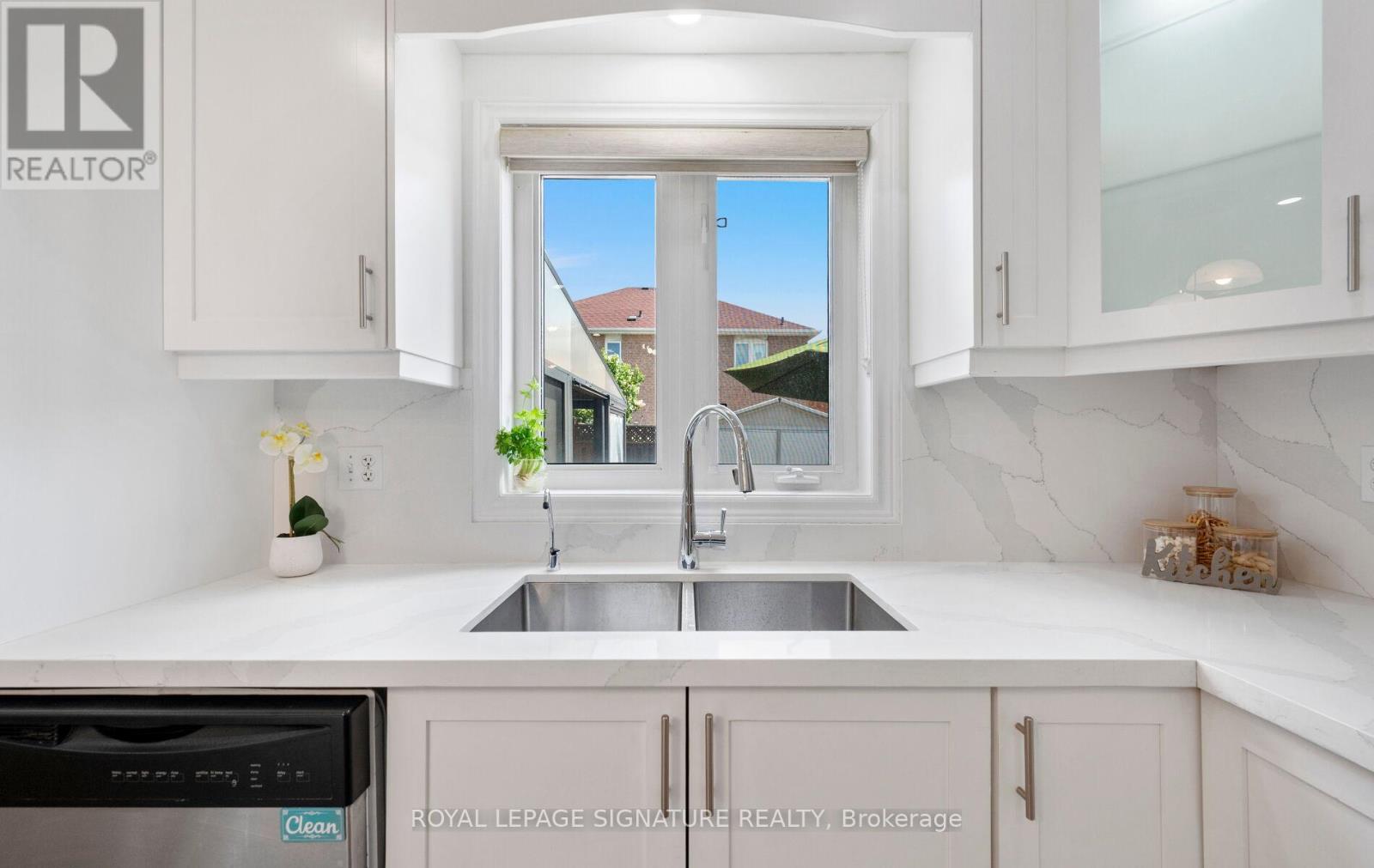 383 KROTONE CRESCENT - 16