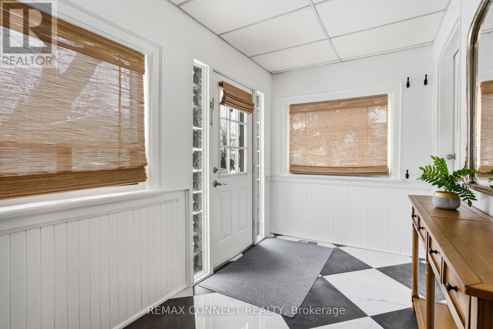 60 WOODBURY ROAD - 4