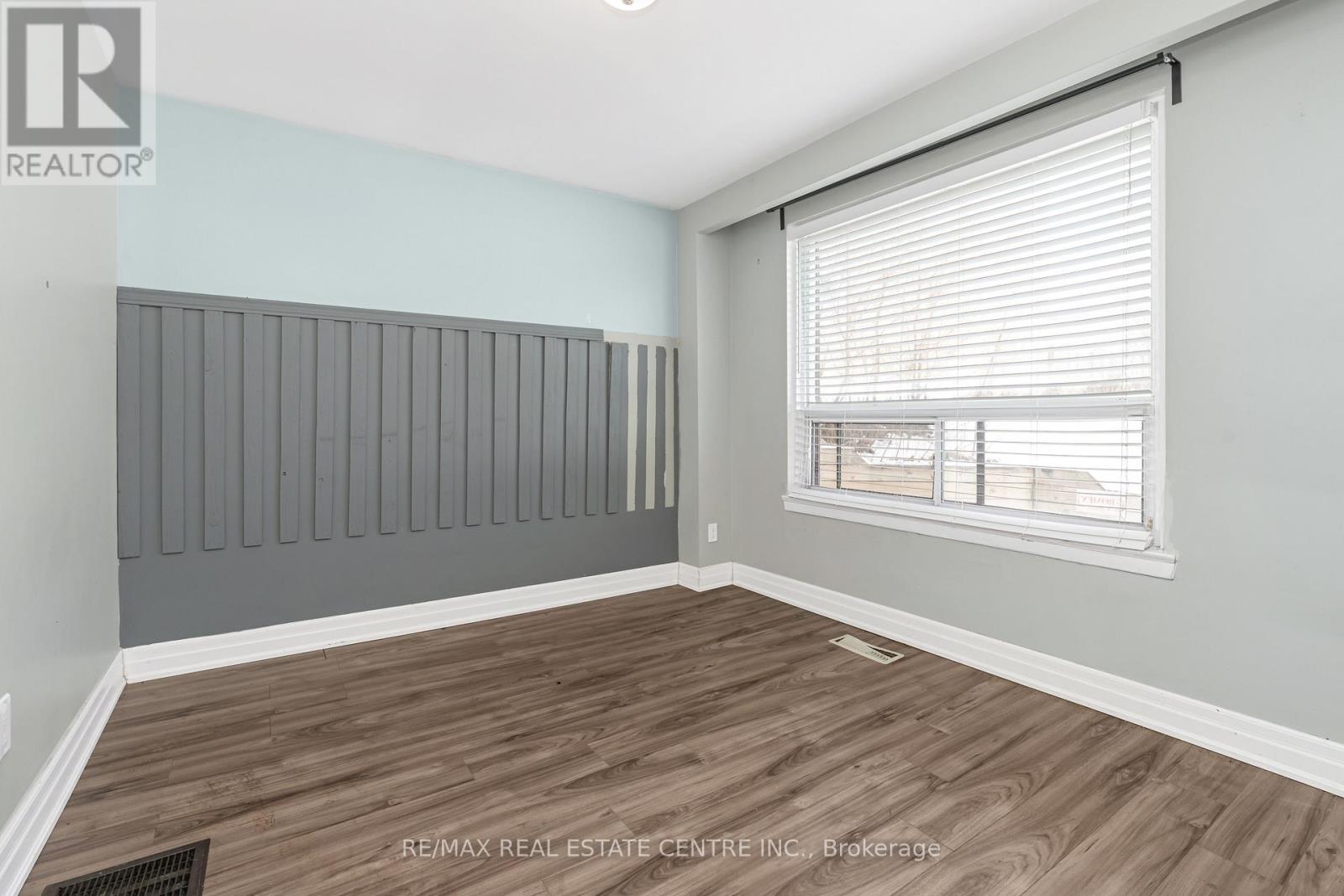 1 STANWOOD CRESCENT - 24