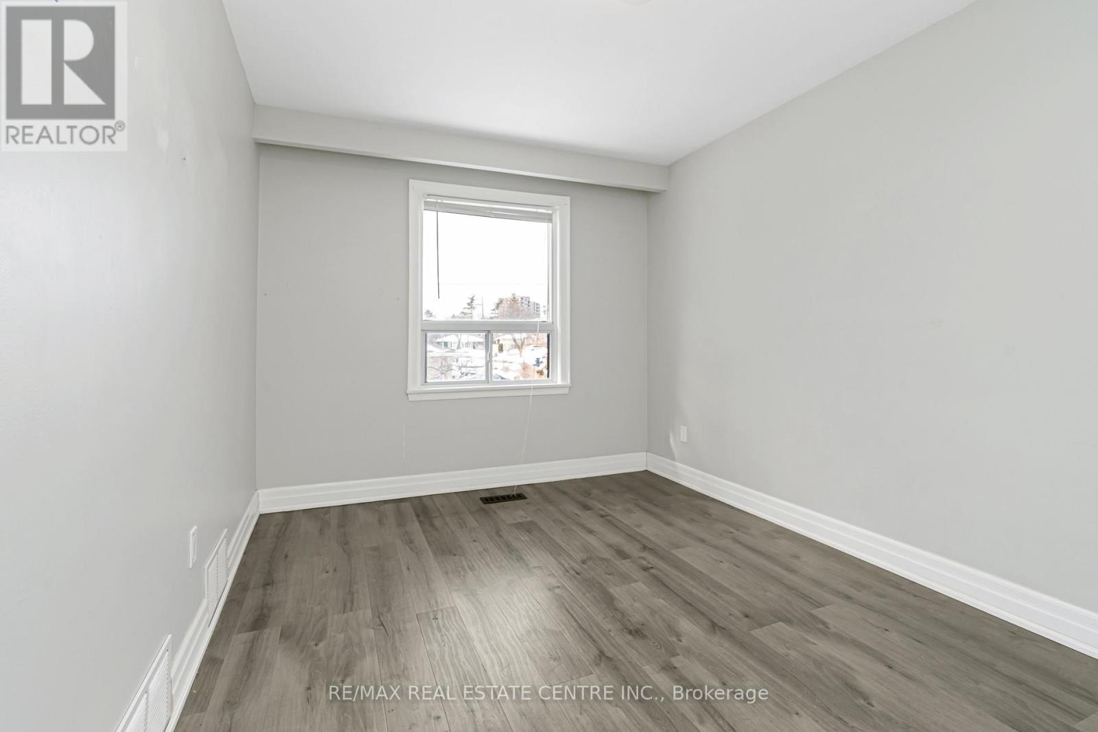1 STANWOOD CRESCENT - 26
