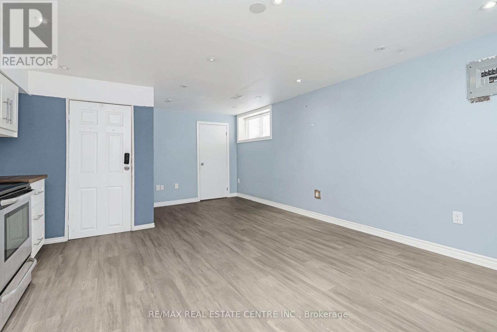 1 STANWOOD CRESCENT - 33