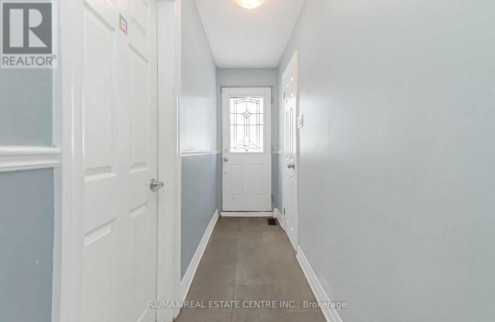 1 STANWOOD CRESCENT - 40