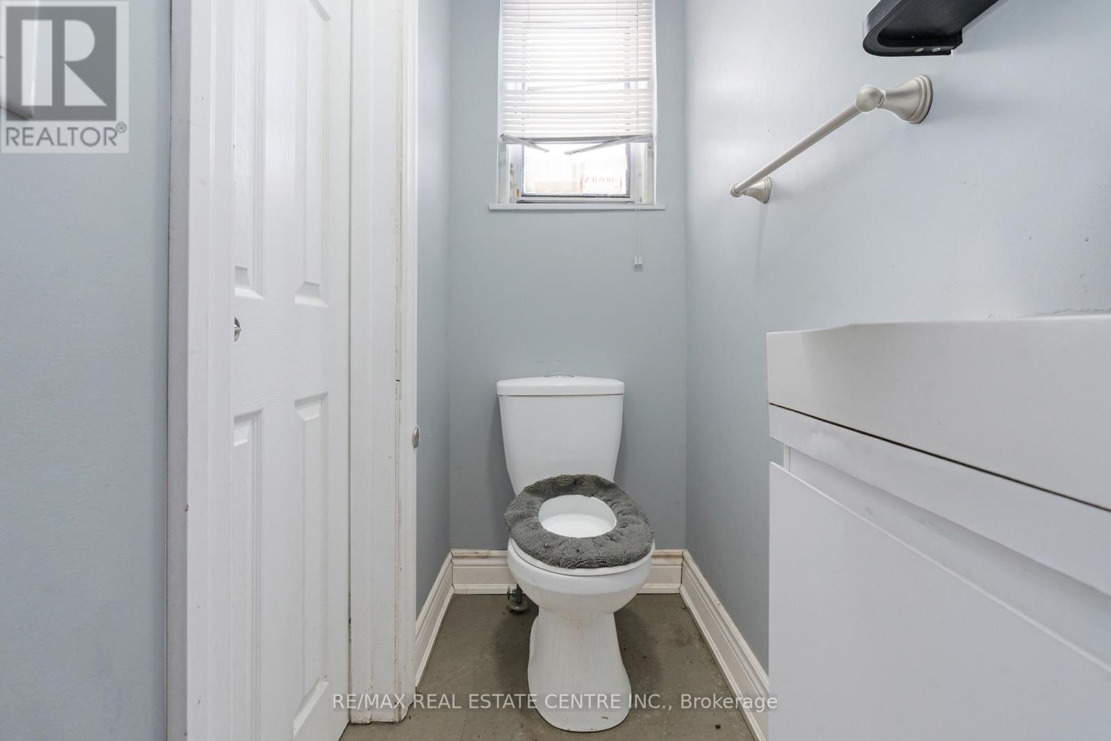 1 STANWOOD CRESCENT - 43
