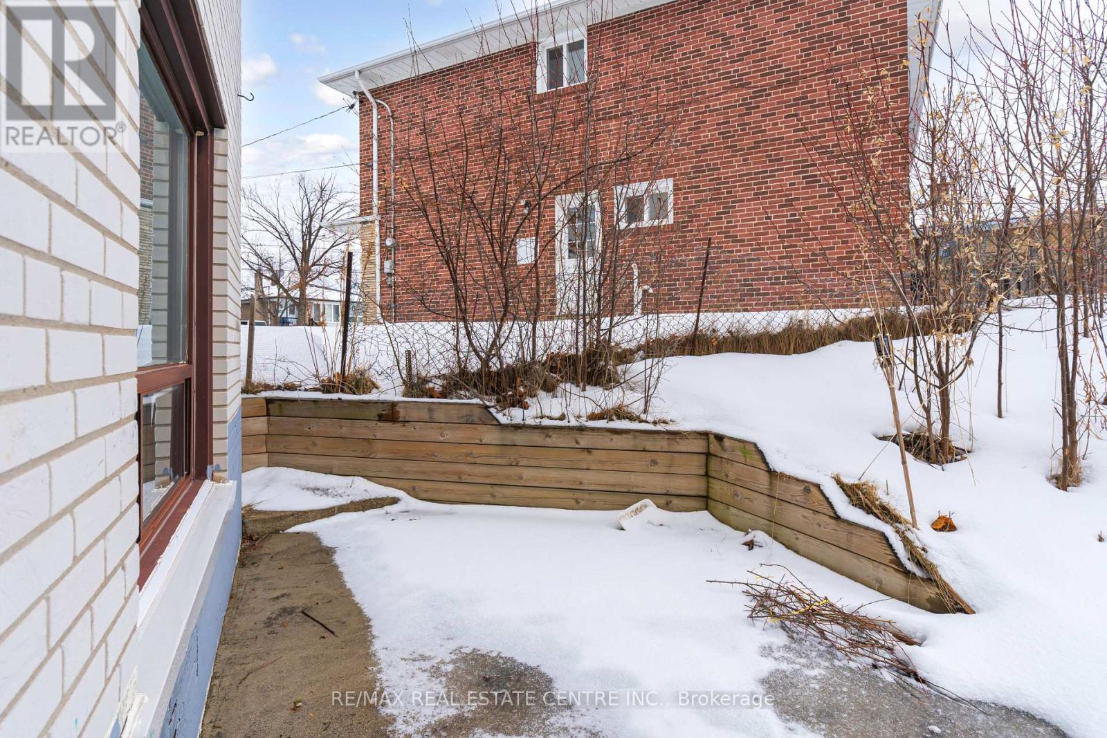 1 STANWOOD CRESCENT - 47
