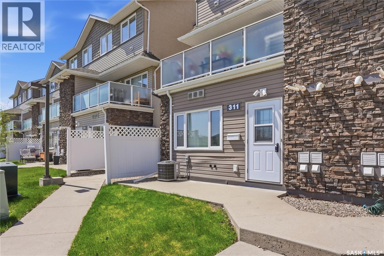 #311 1022 Hampton CIRCLE - Image 3