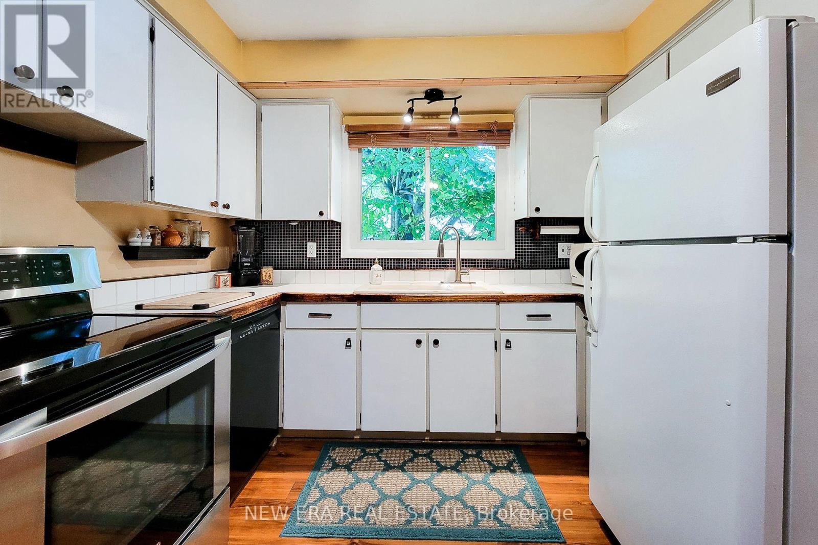 1 GREENWOOD AVENUE - 21
