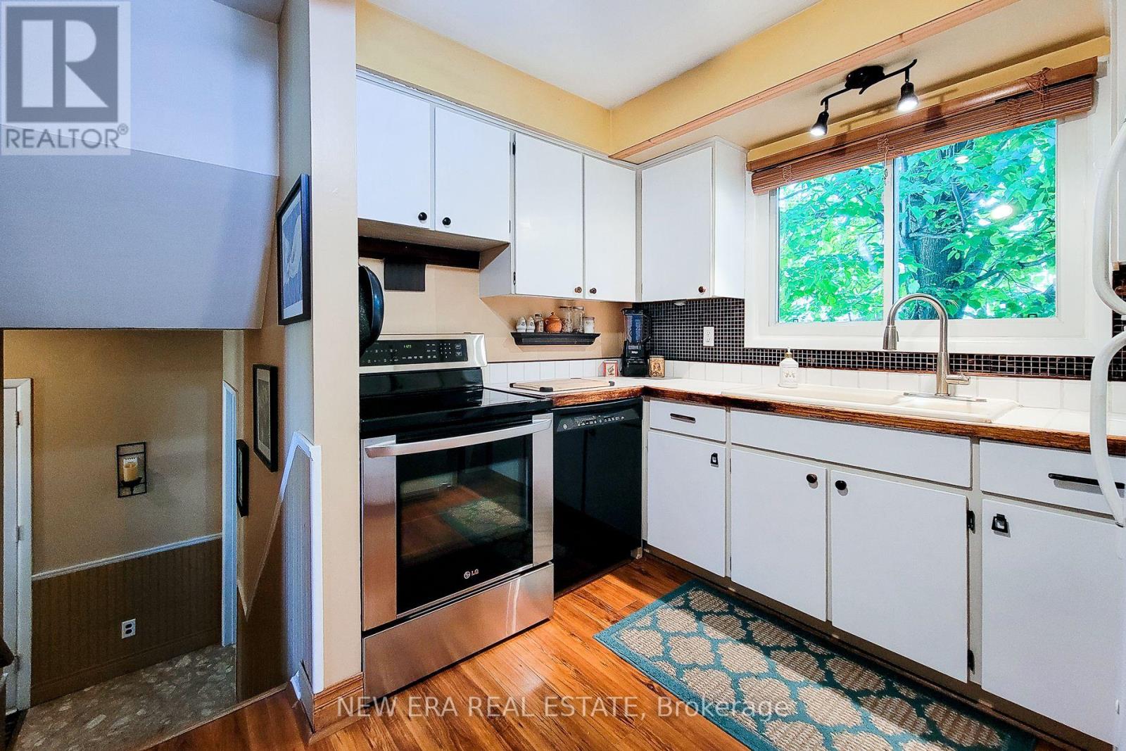 1 GREENWOOD AVENUE - 24
