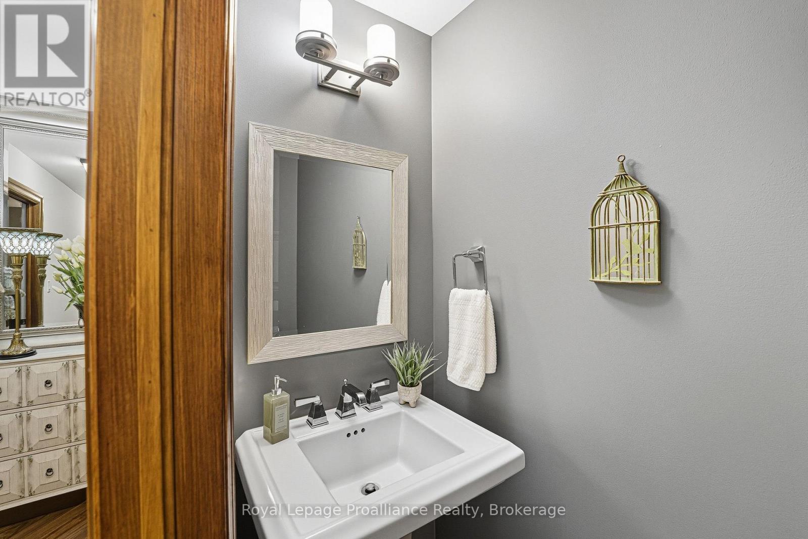 6 BIRCH COURT - 25