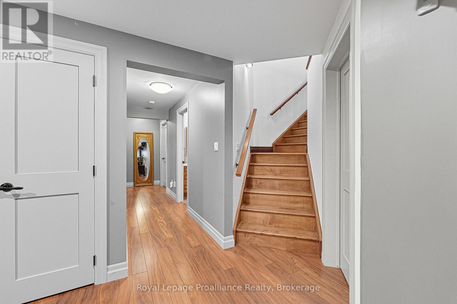 6 BIRCH COURT - 30