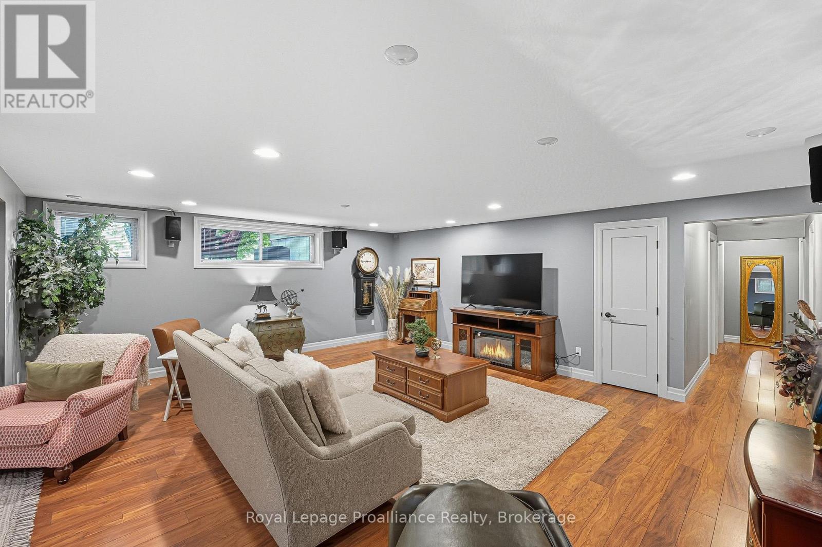 6 BIRCH COURT - 34