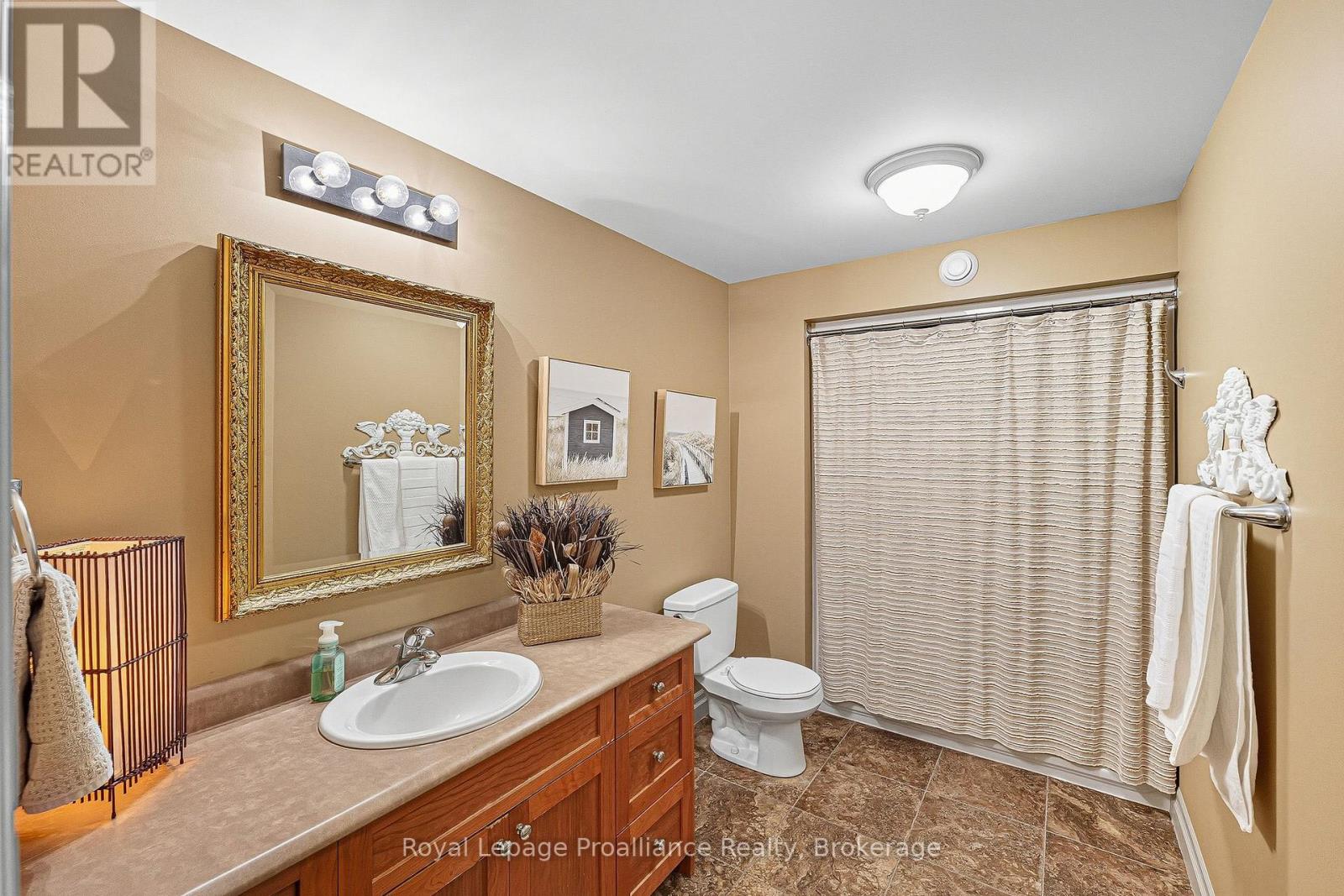 6 BIRCH COURT - 35