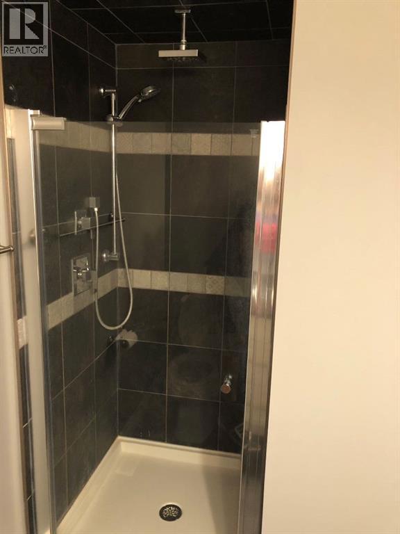 8453 102 Avenue - 10