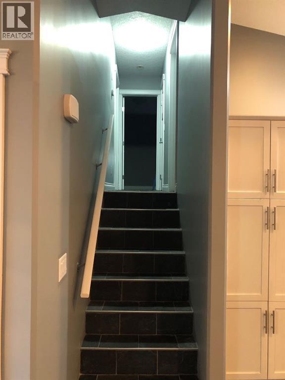 8453 102 Avenue - 7