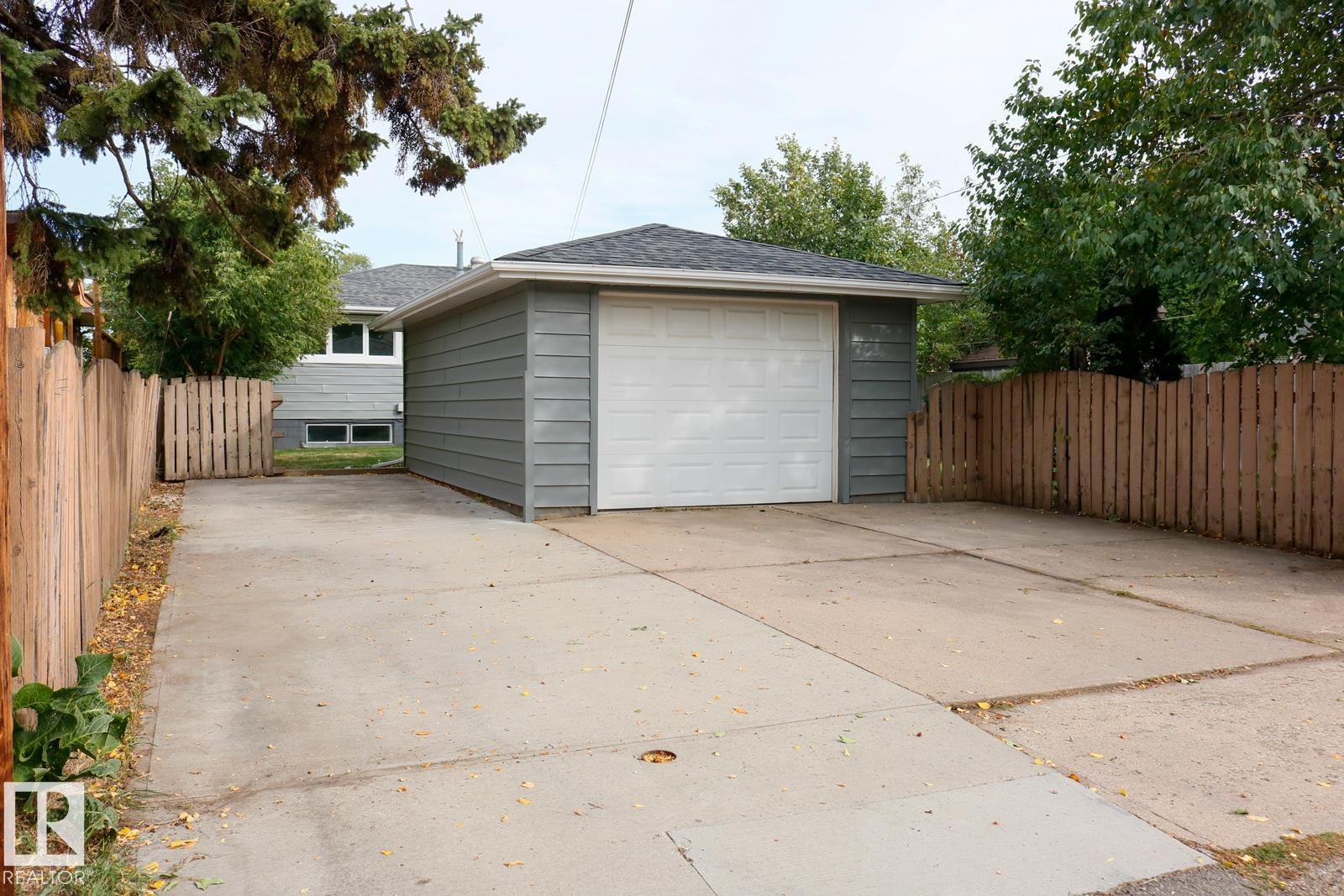 11744 135 ST NW - 23