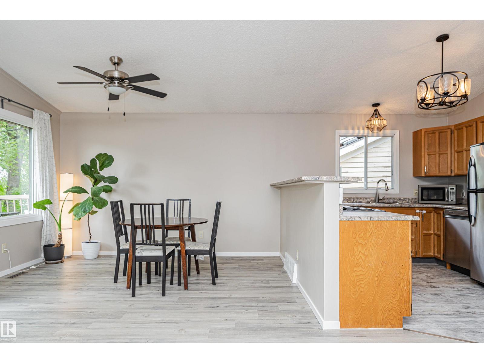 11013 81 AV NW - 10