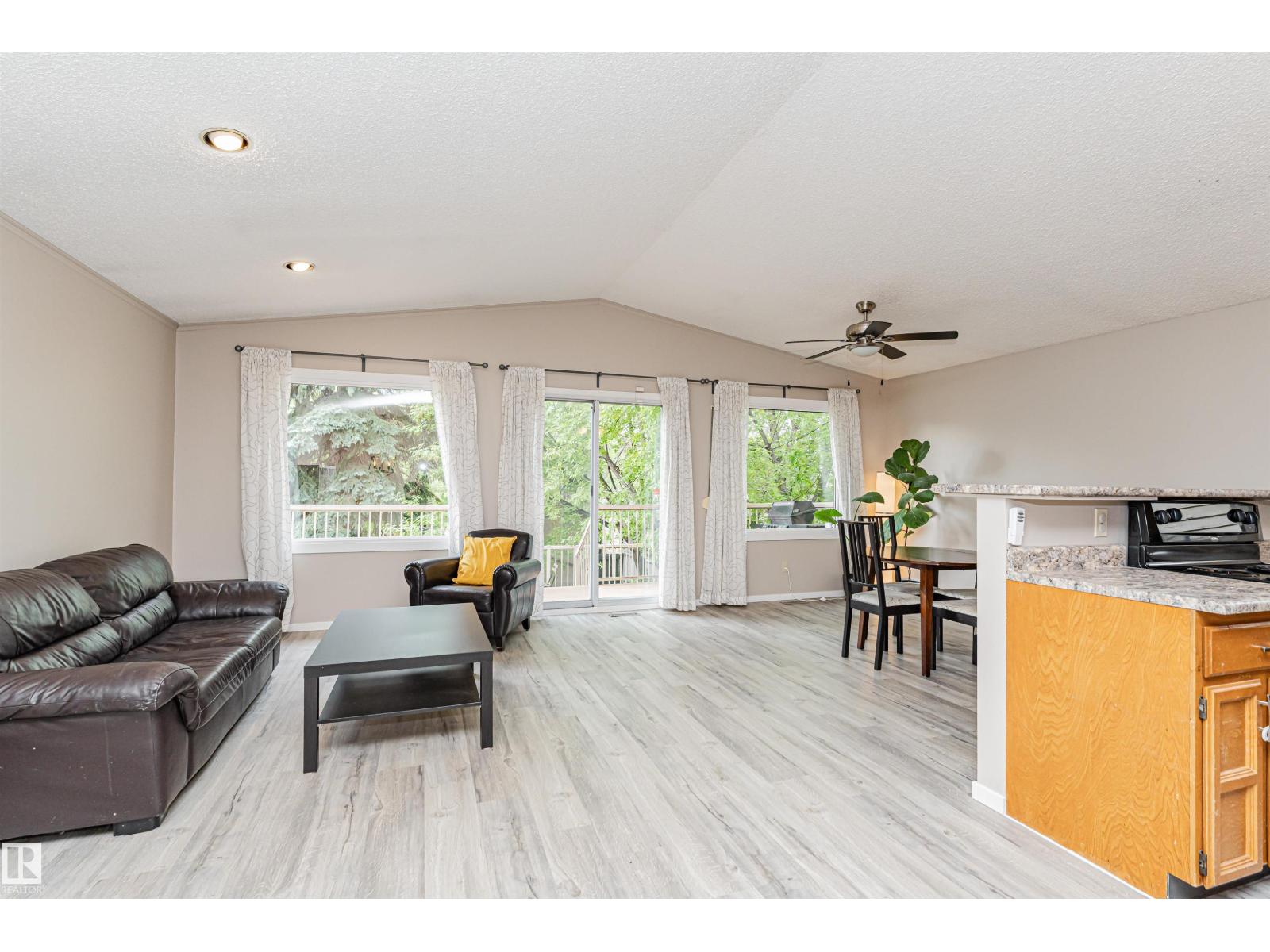 11013 81 AV NW - 11
