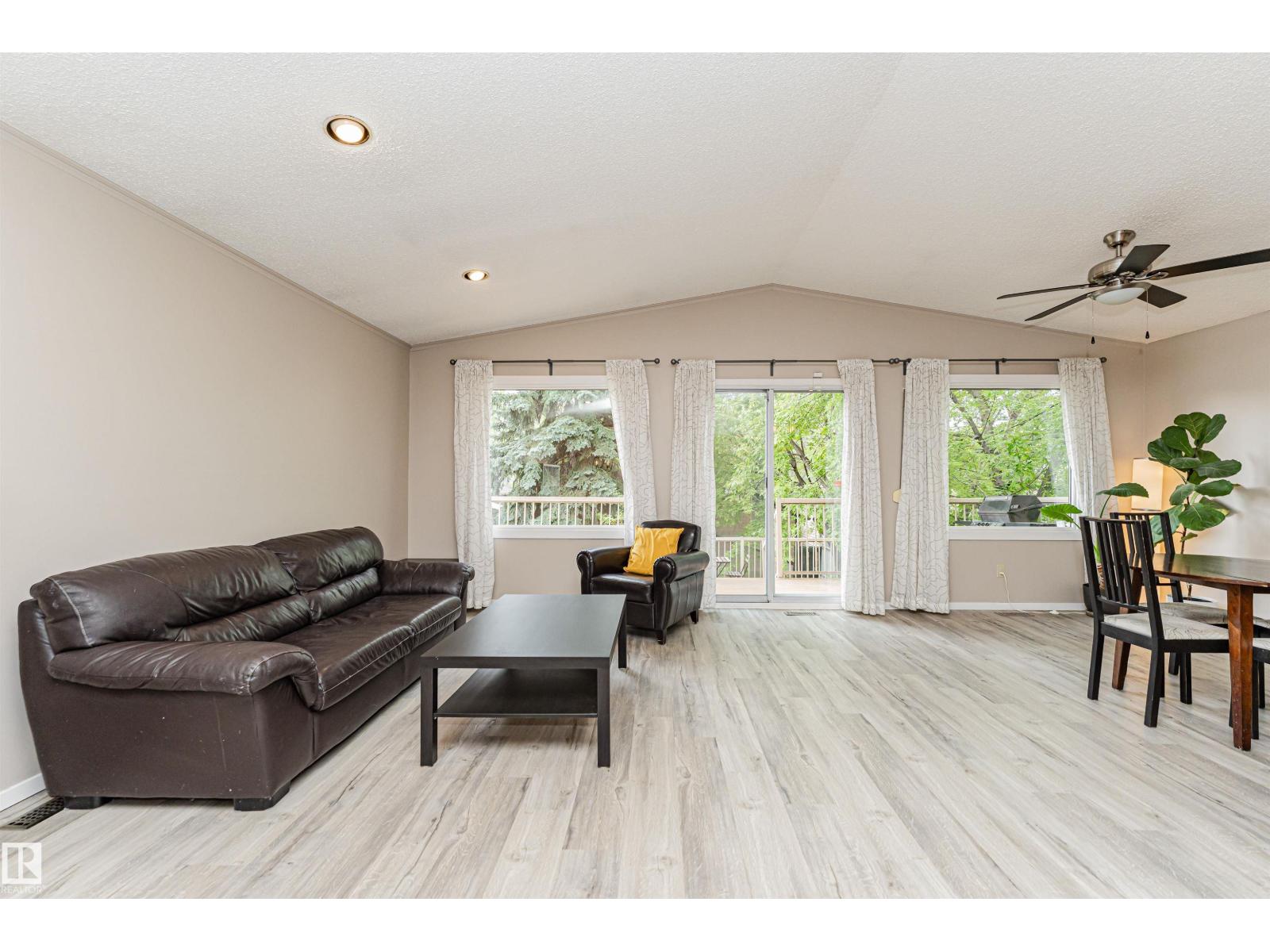 11013 81 AV NW - 12