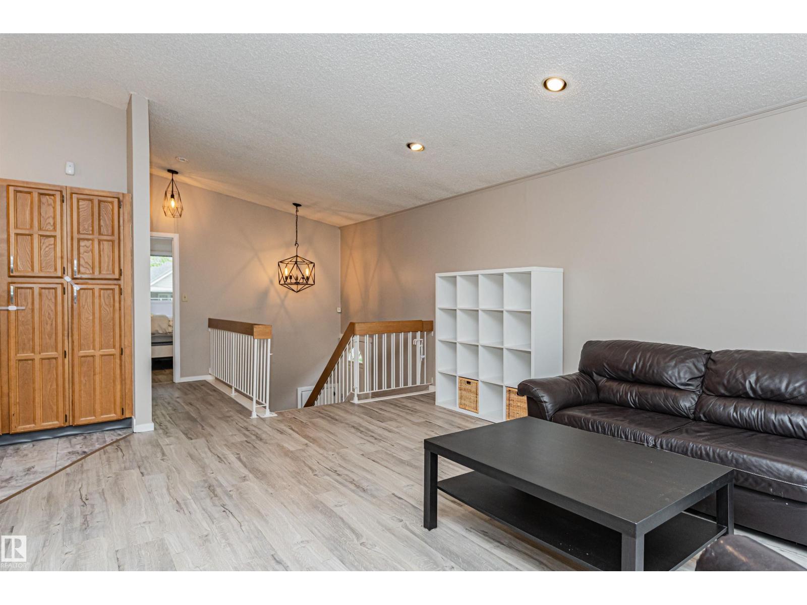 11013 81 AV NW - 18