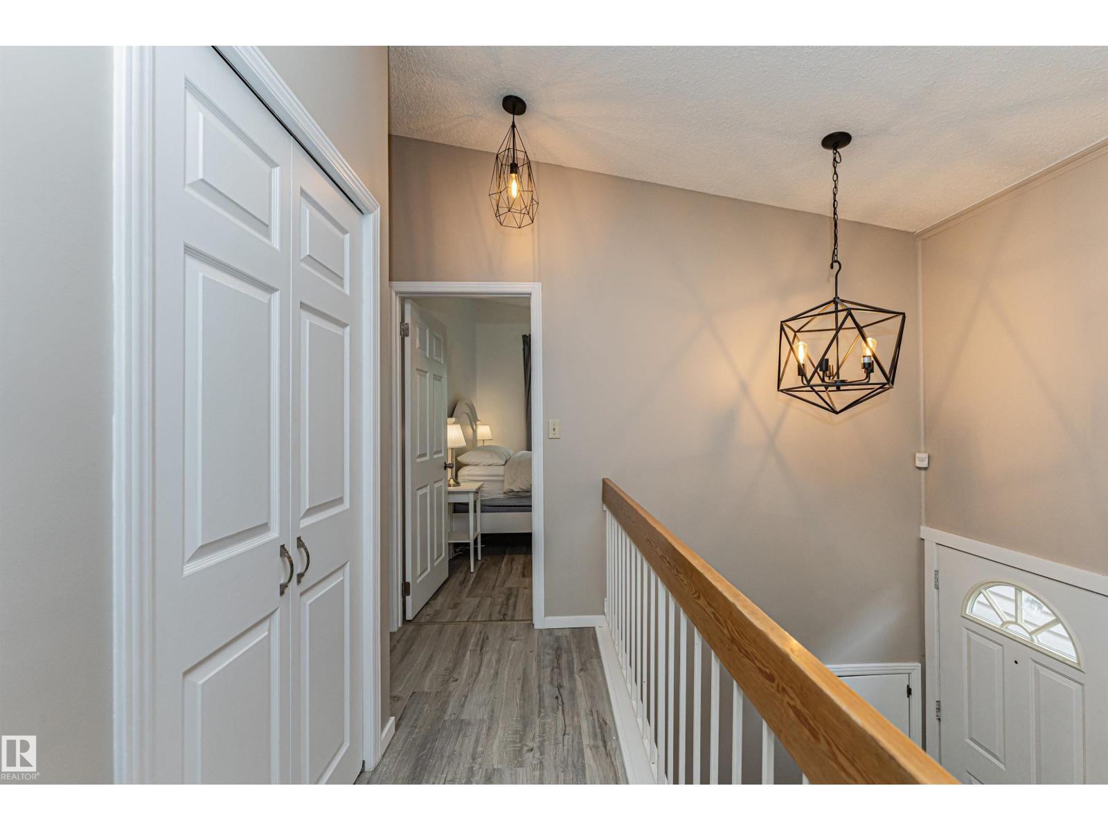 11013 81 AV NW - 19