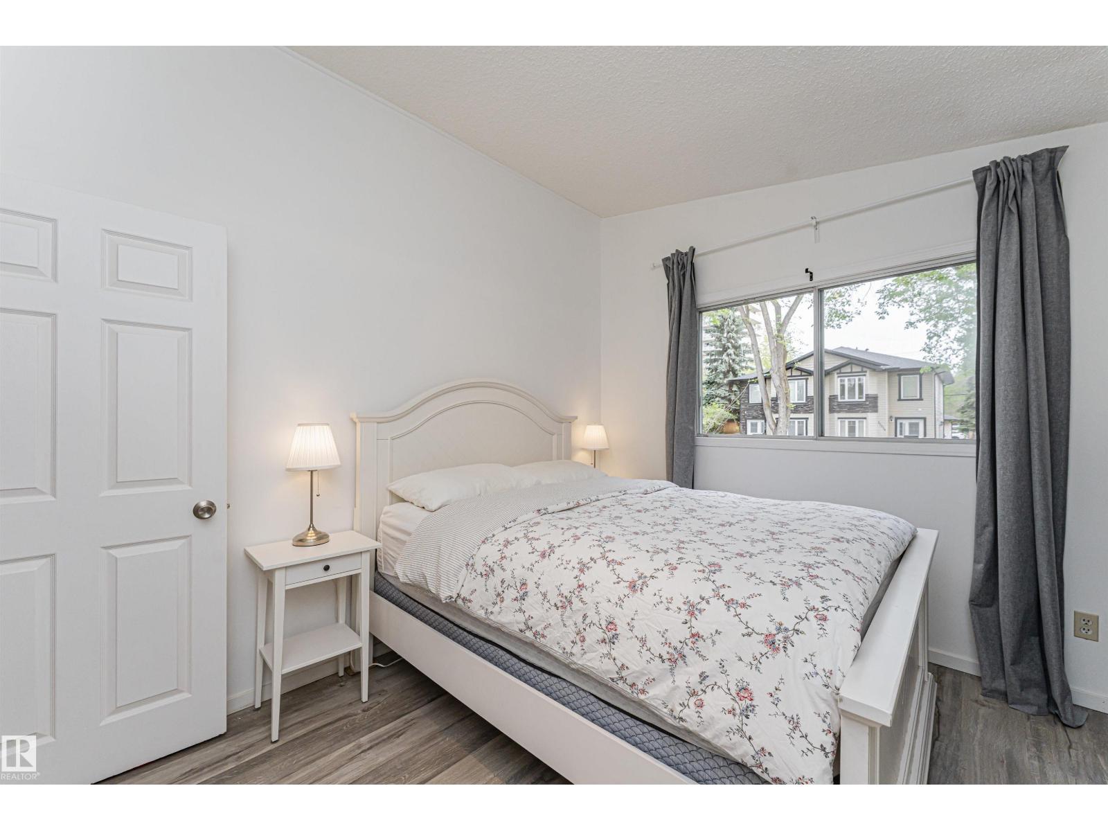 11013 81 AV NW - 21