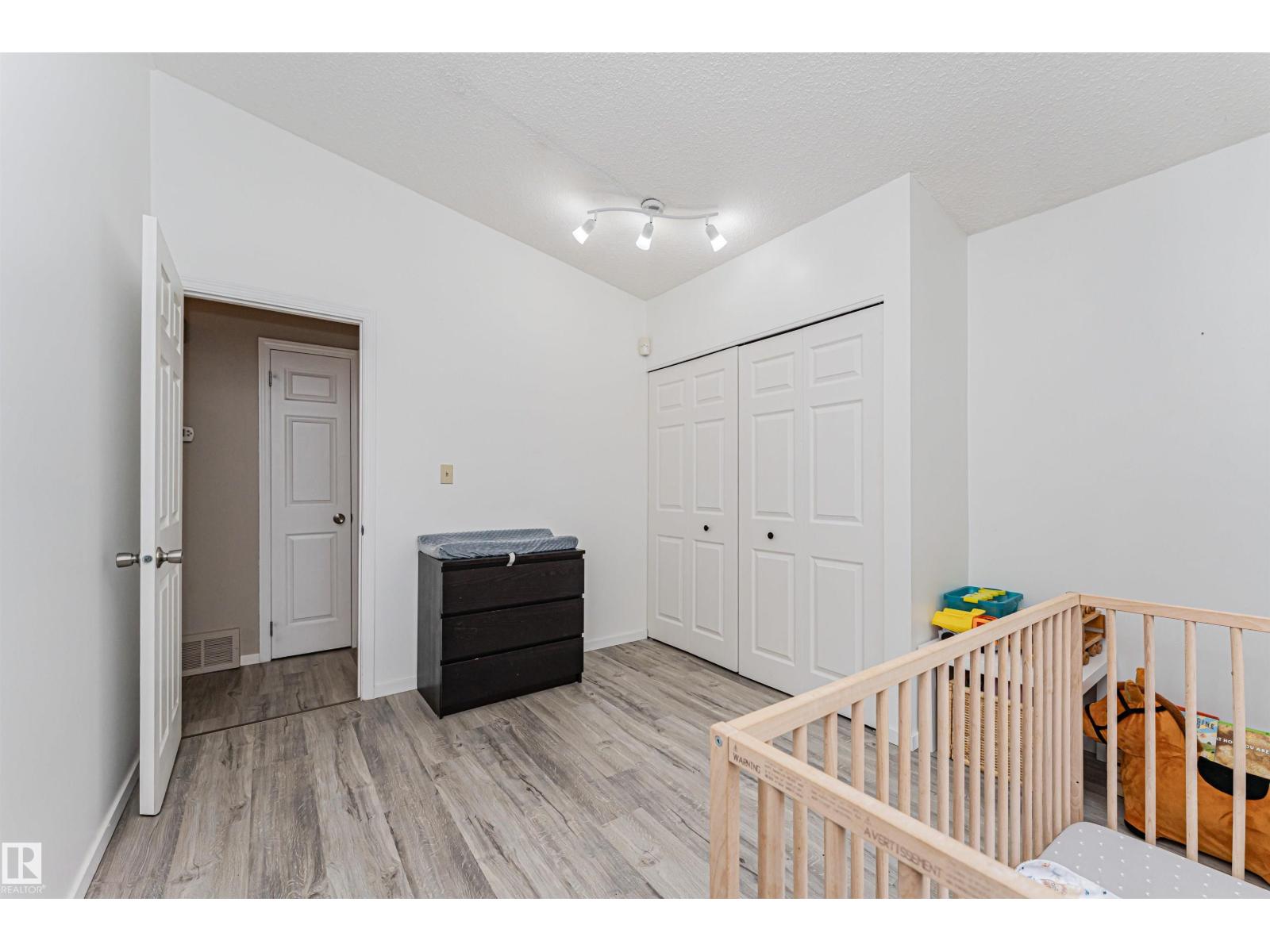 11013 81 AV NW - 23