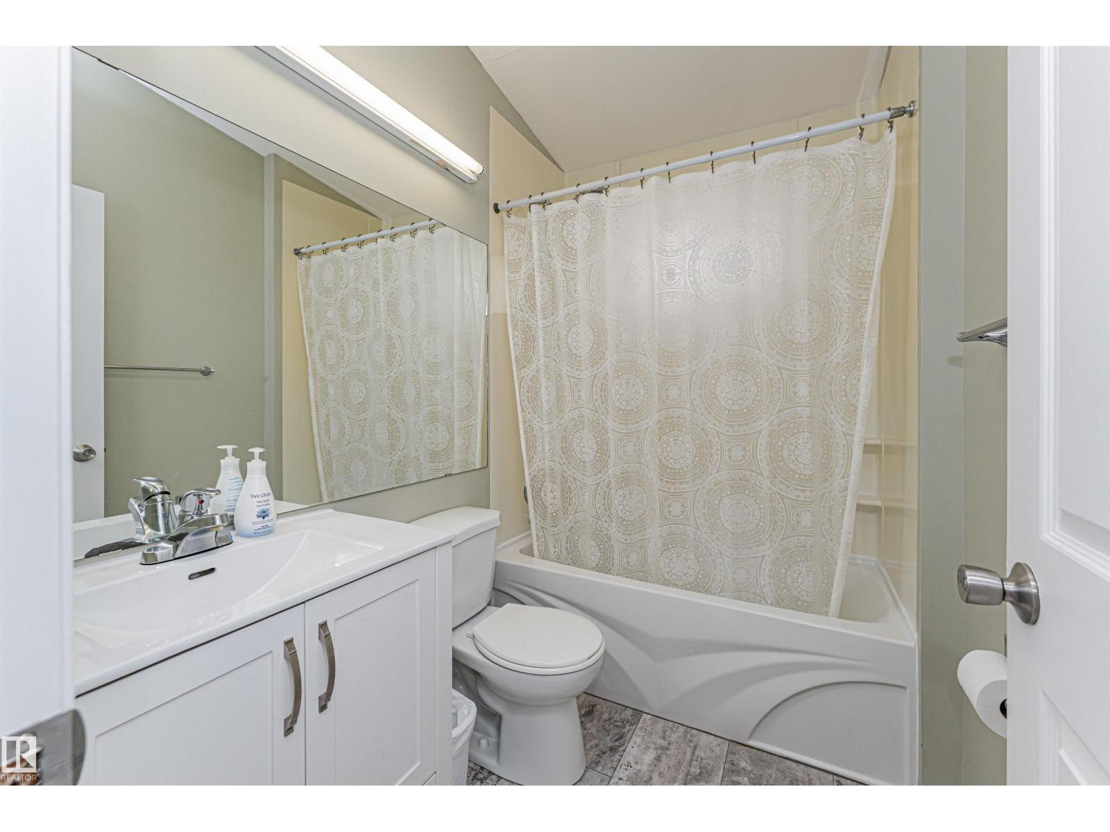 11013 81 AV NW - 24