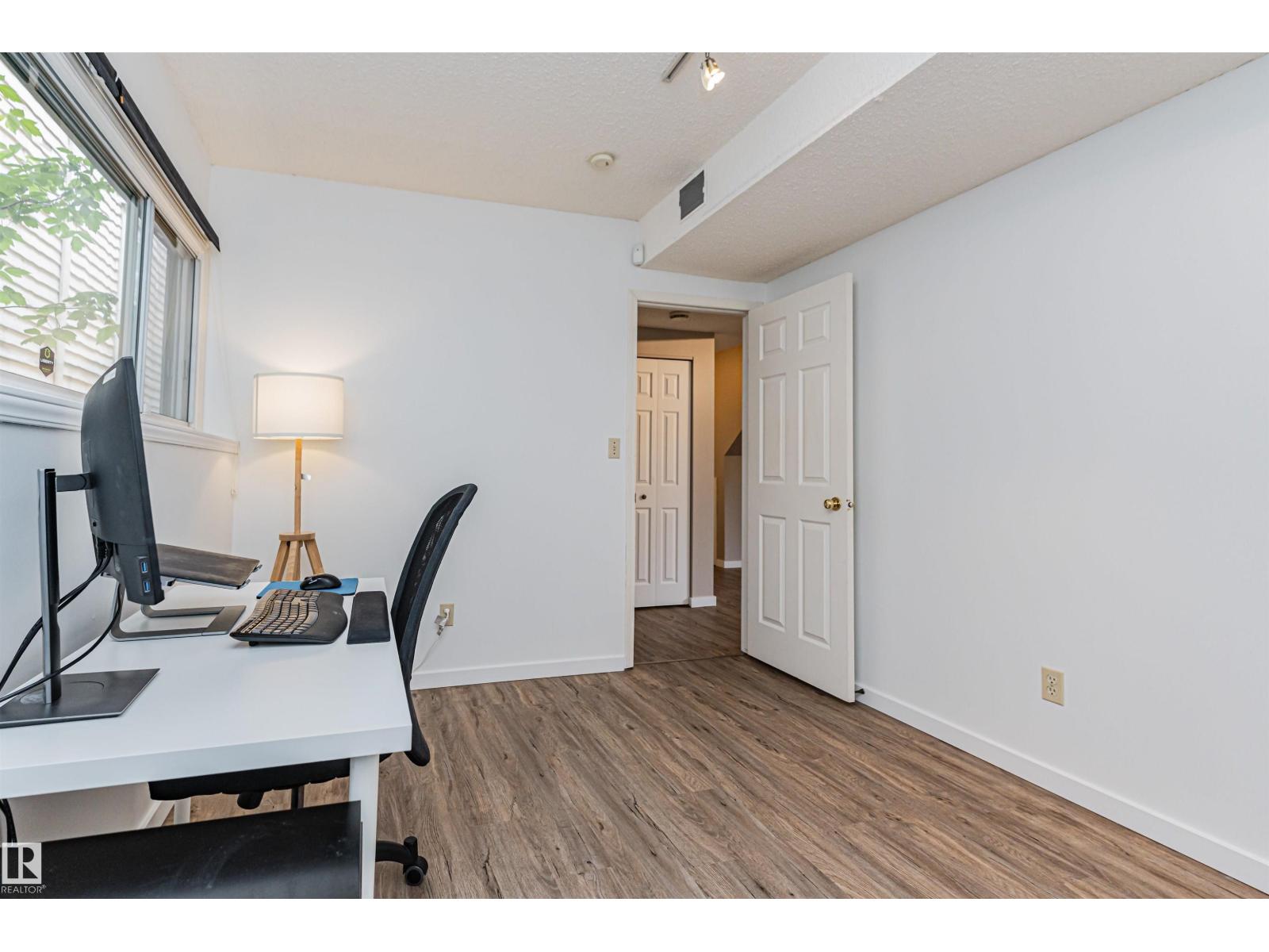 11013 81 AV NW - 33