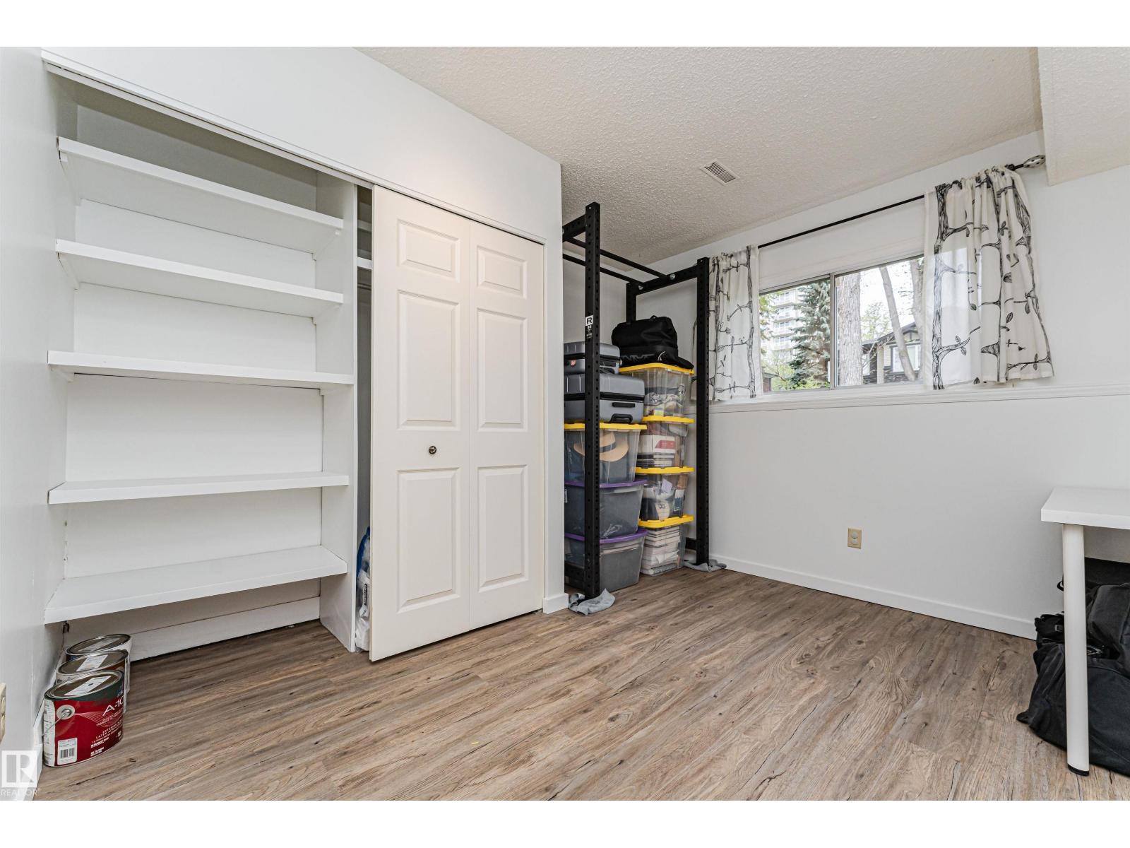 11013 81 AV NW - 34
