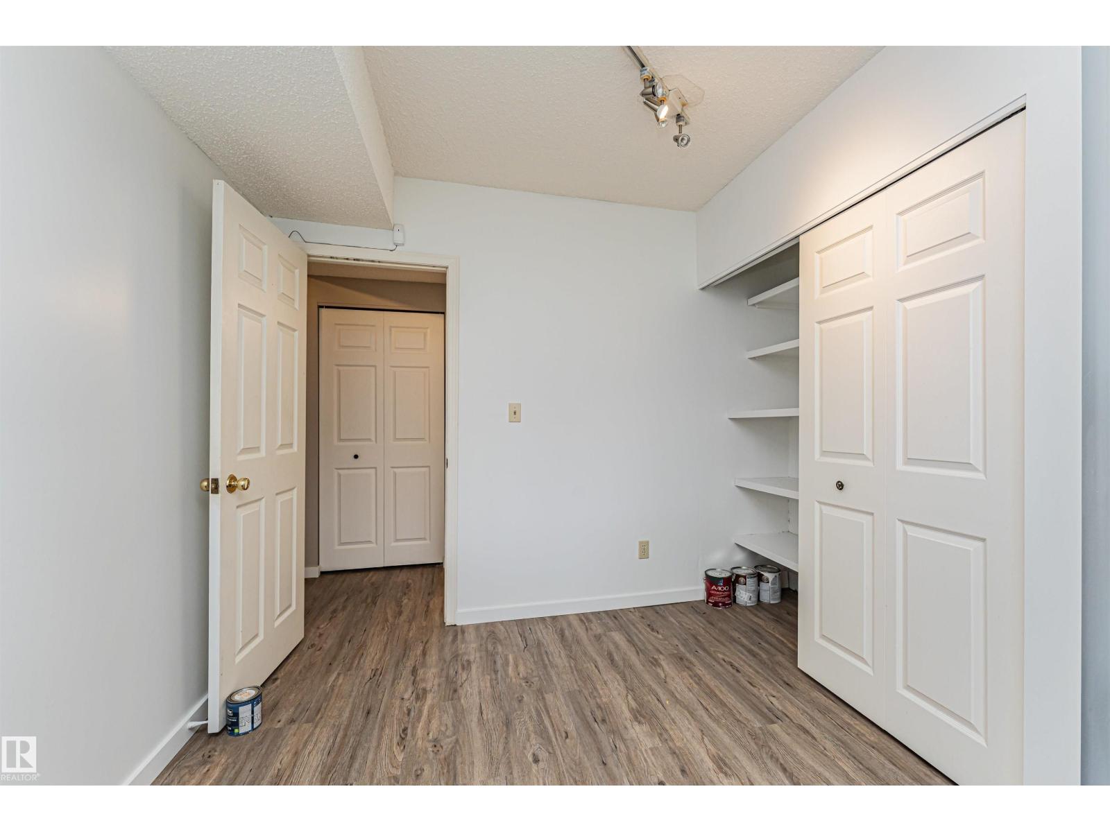 11013 81 AV NW - 35