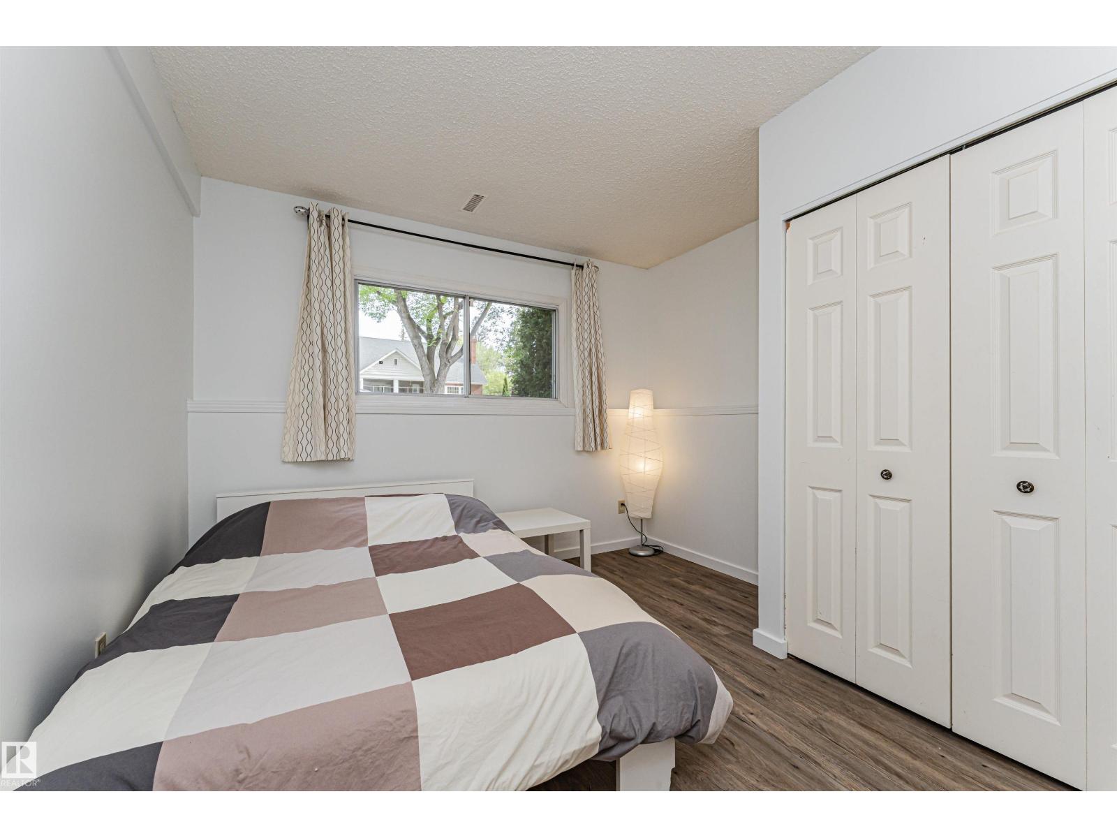 11013 81 AV NW - 36