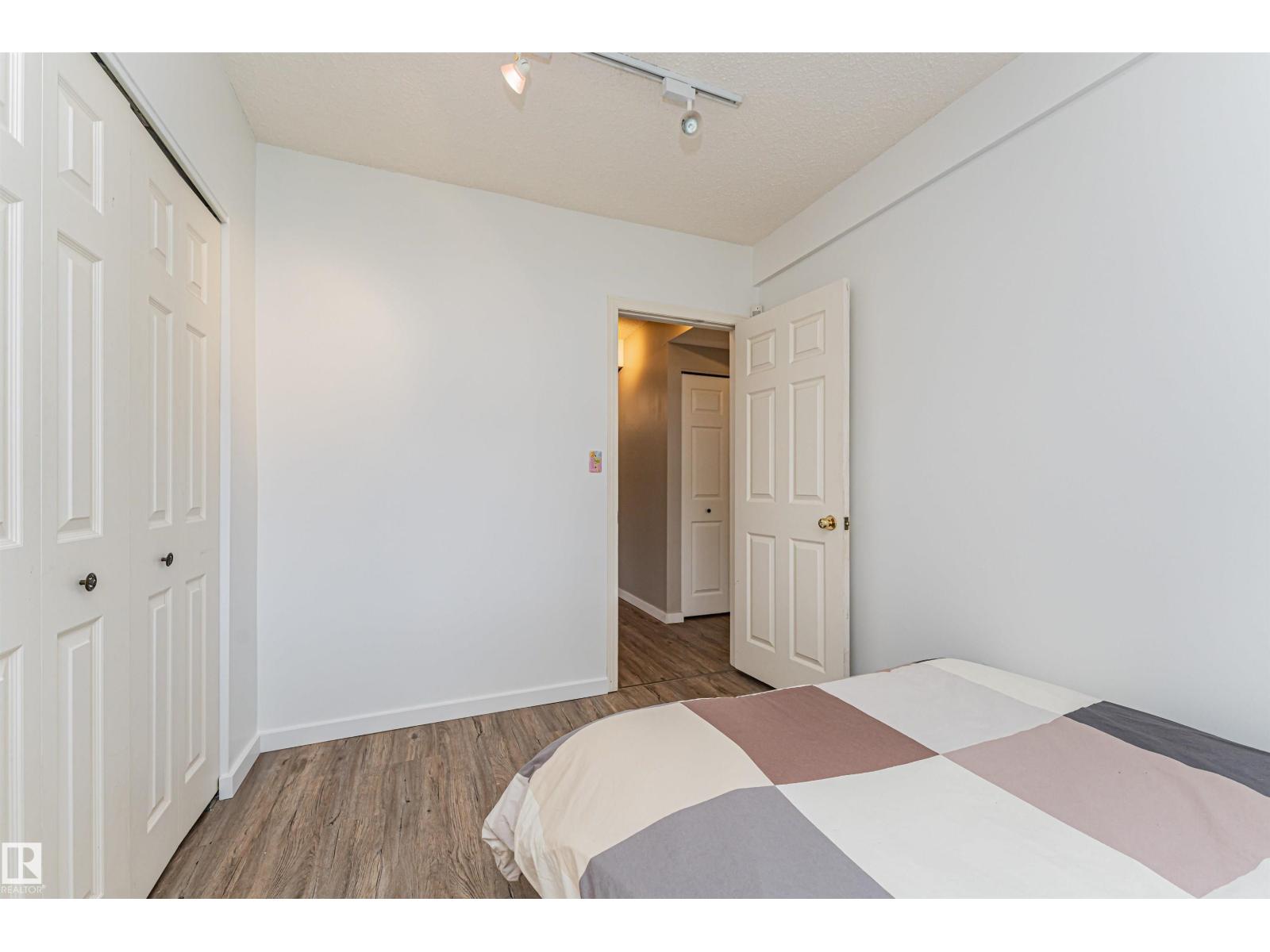 11013 81 AV NW - 37