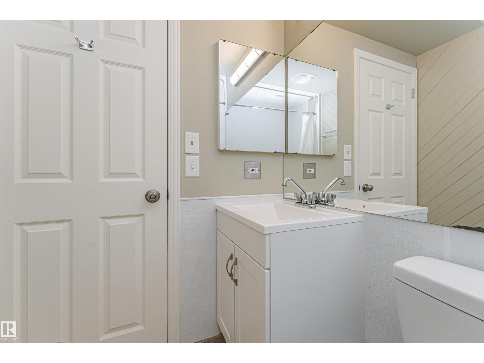 11013 81 AV NW - 39