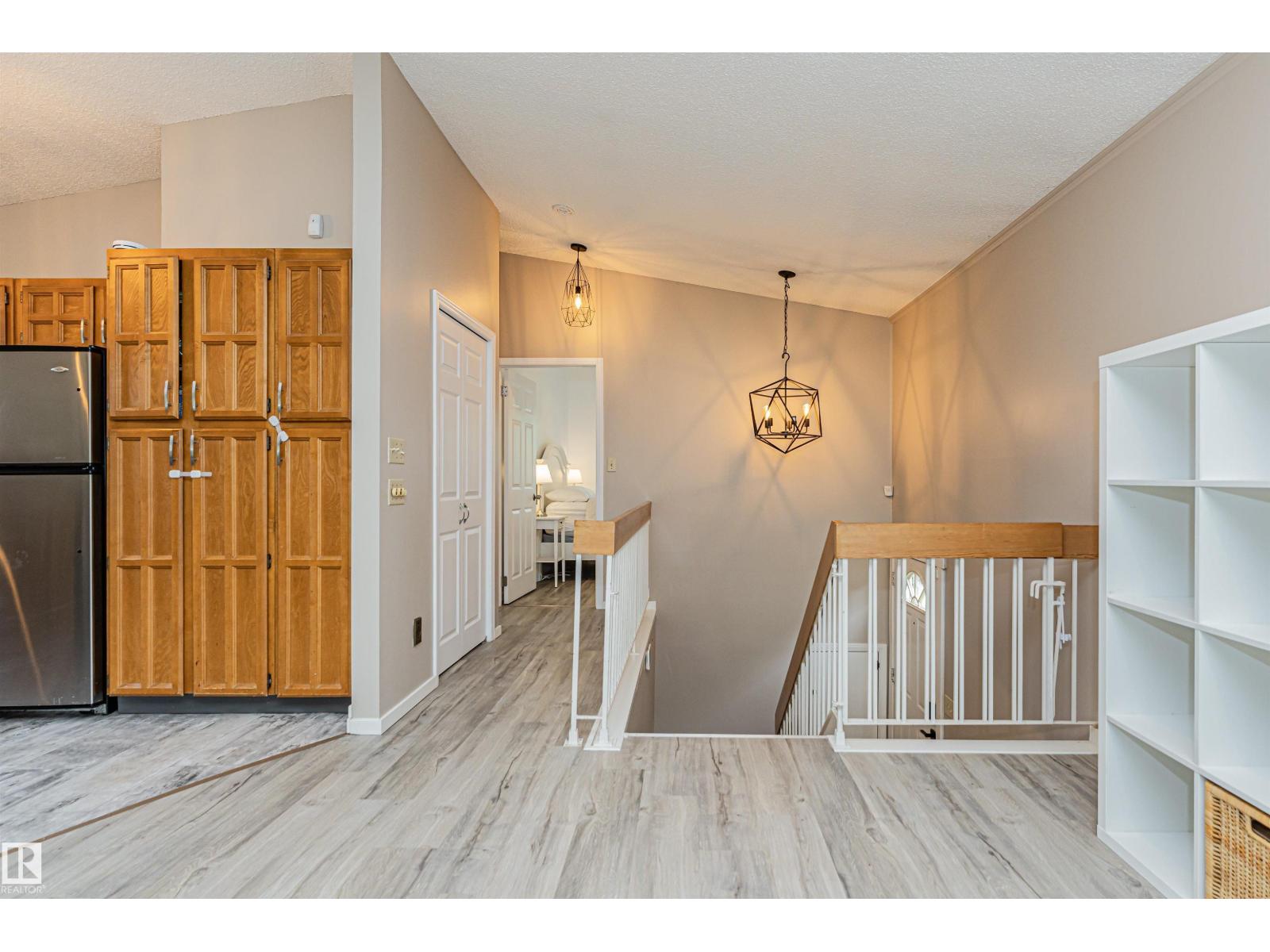 11013 81 AV NW - 4
