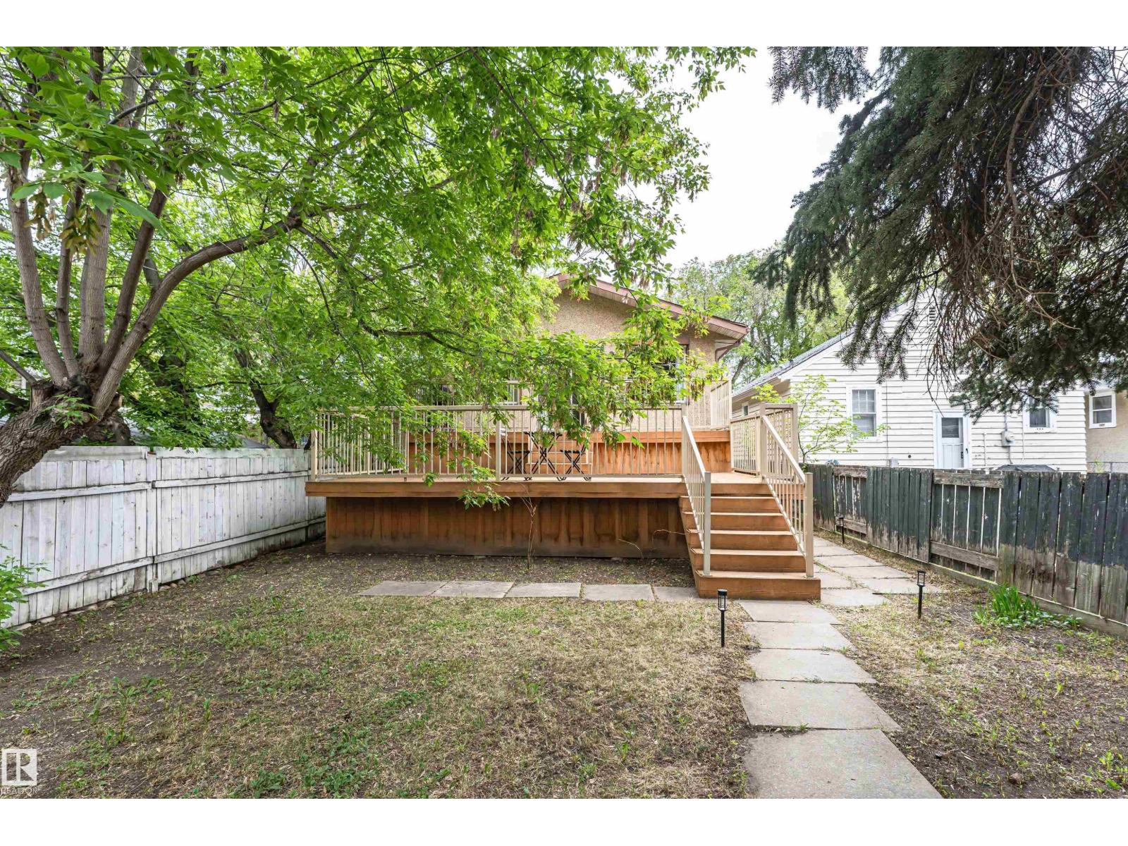 11013 81 AV NW - 40