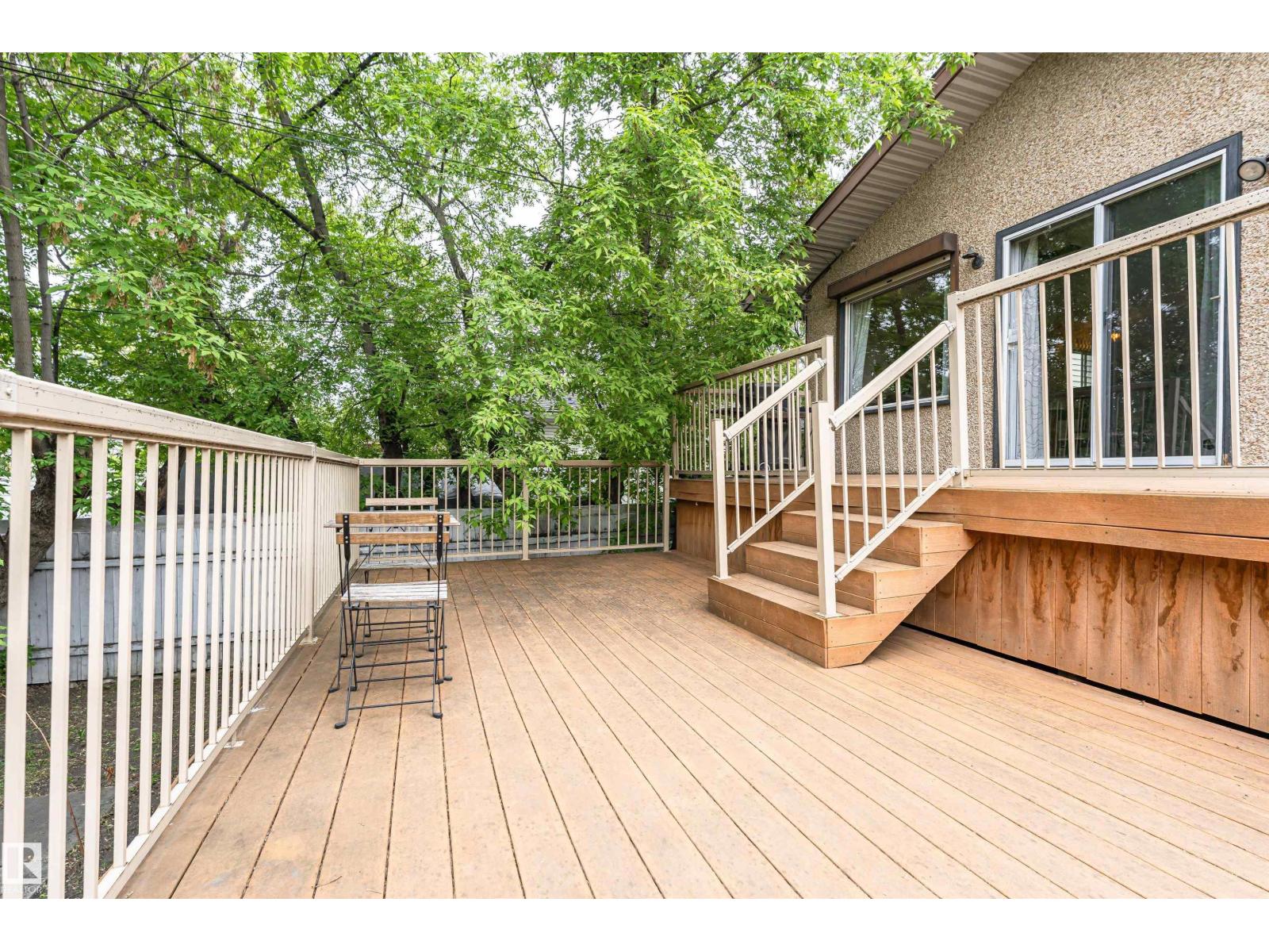 11013 81 AV NW - 41