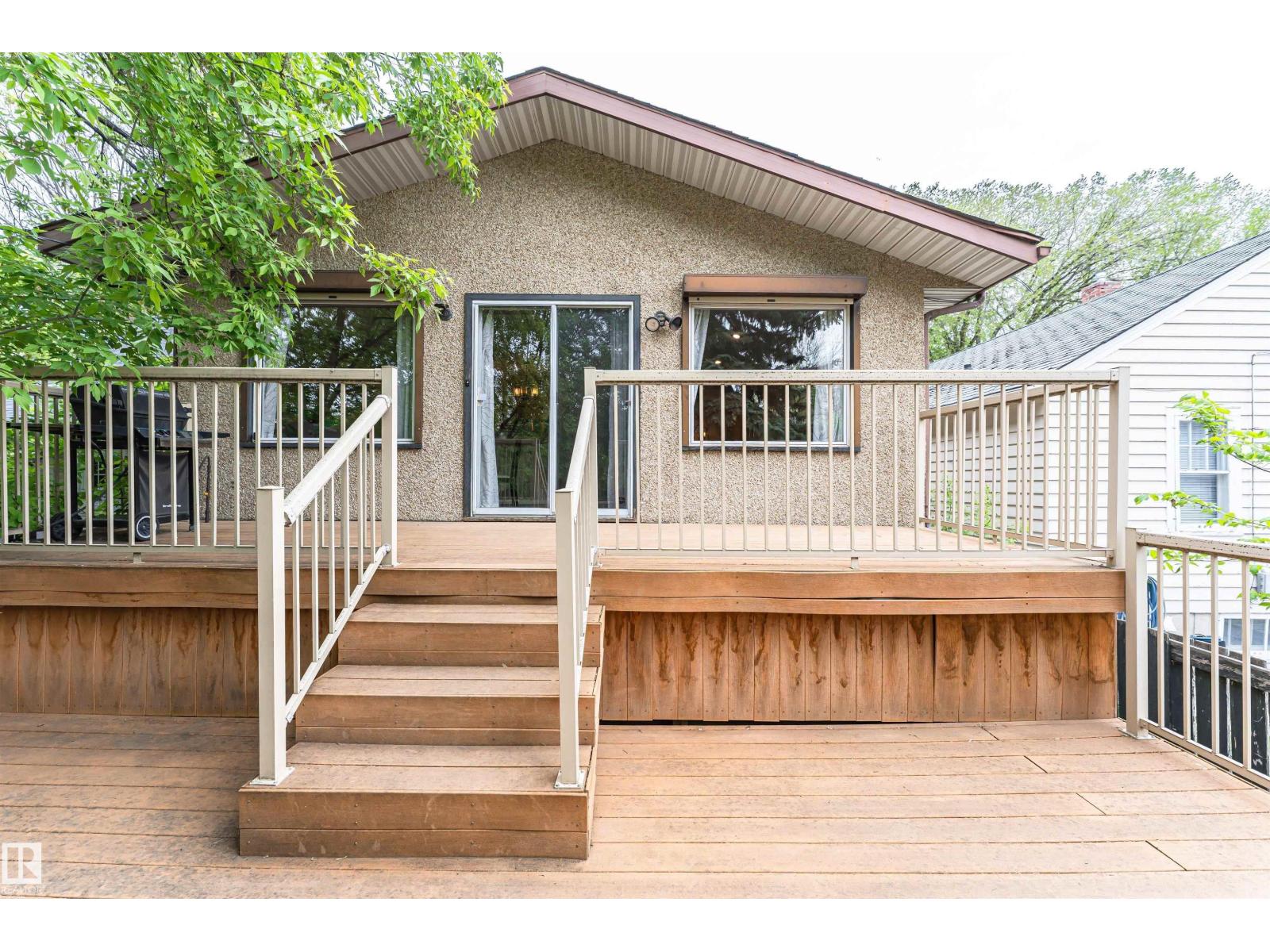 11013 81 AV NW - 42