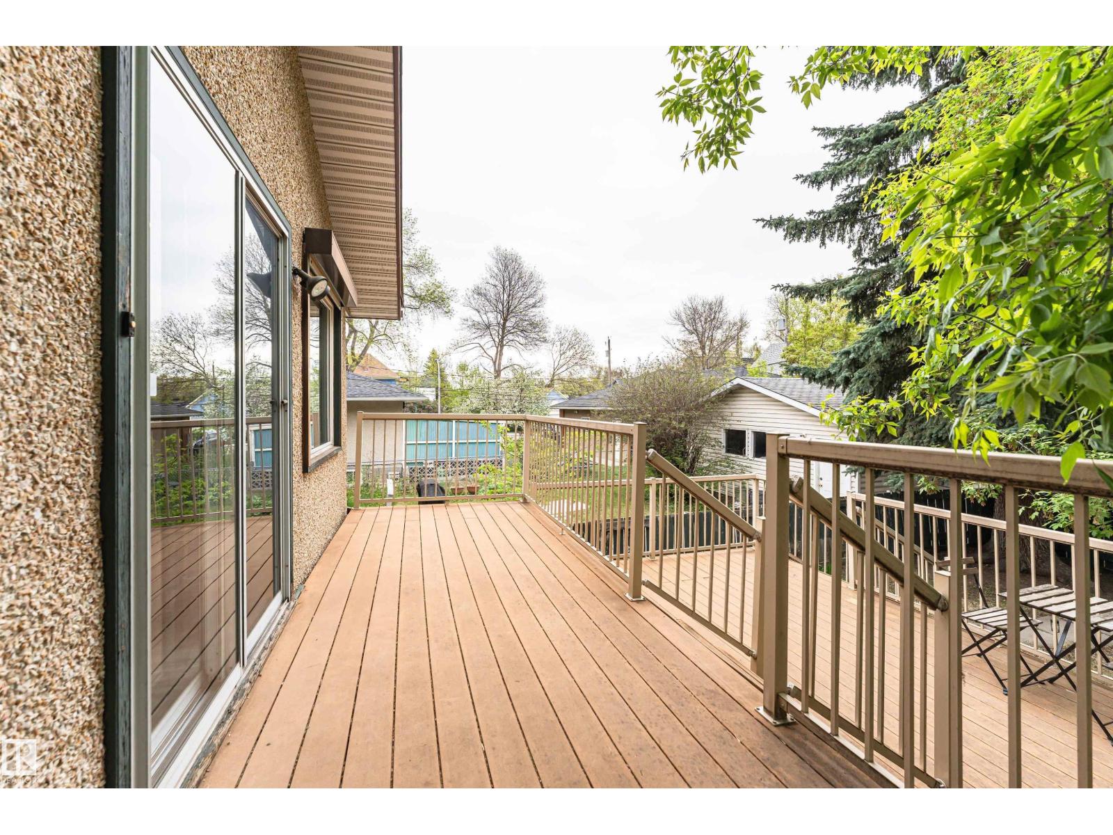 11013 81 AV NW - 44