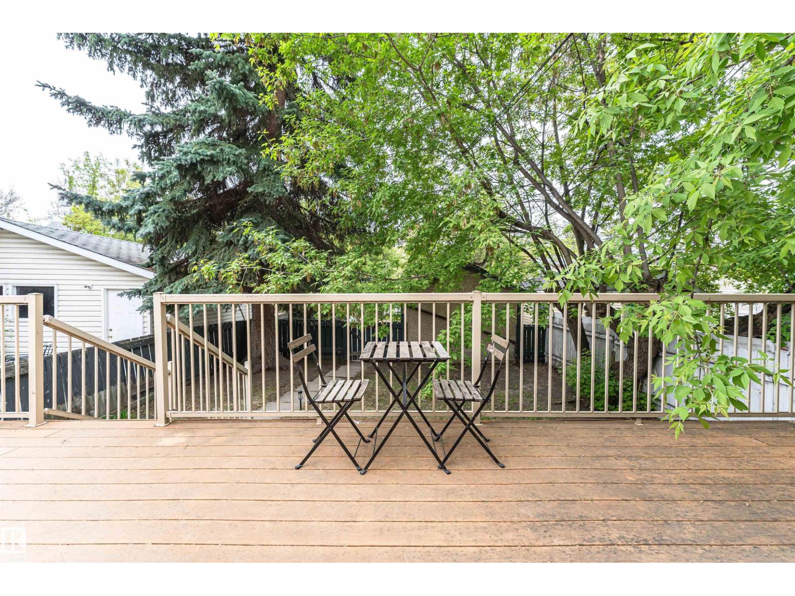 11013 81 AV NW - 46