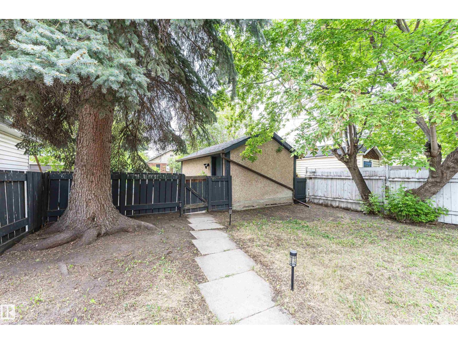 11013 81 AV NW - 47