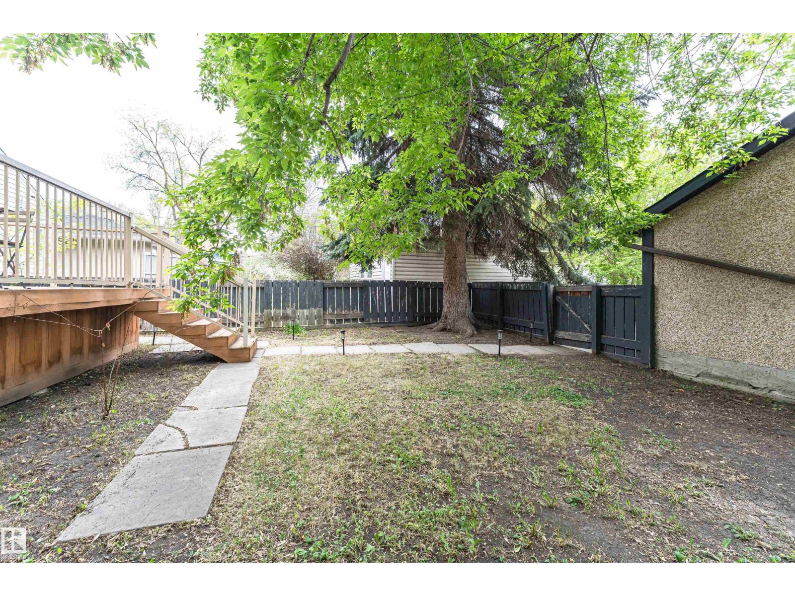 11013 81 AV NW - 48