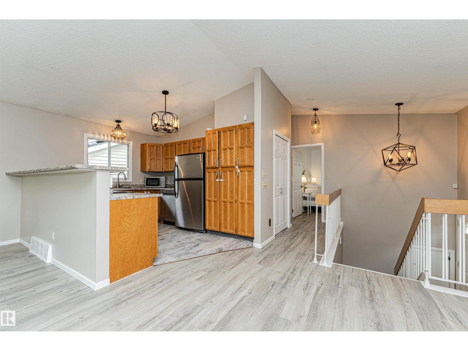 11013 81 AV NW - 5