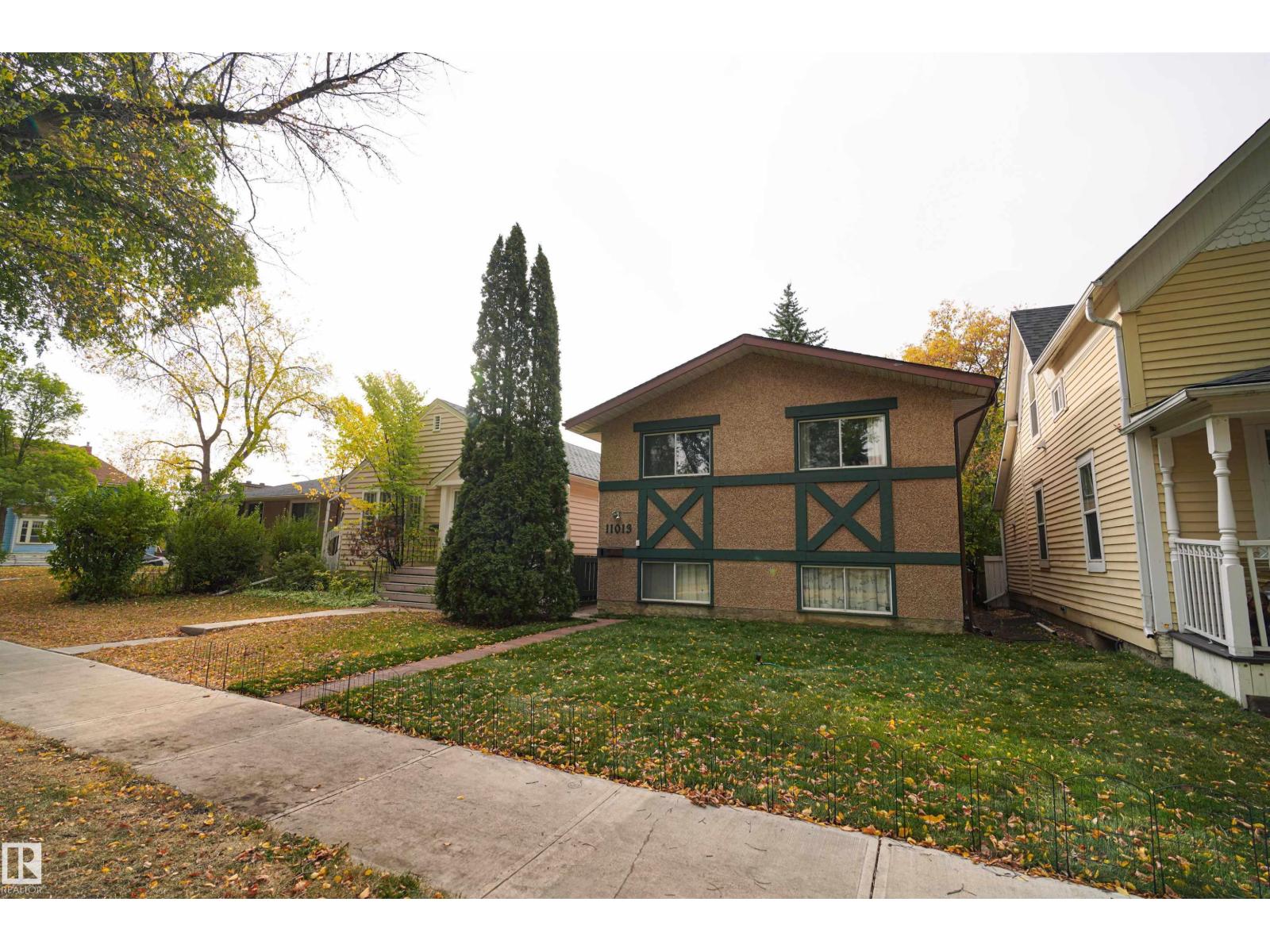 11013 81 AV NW - 52
