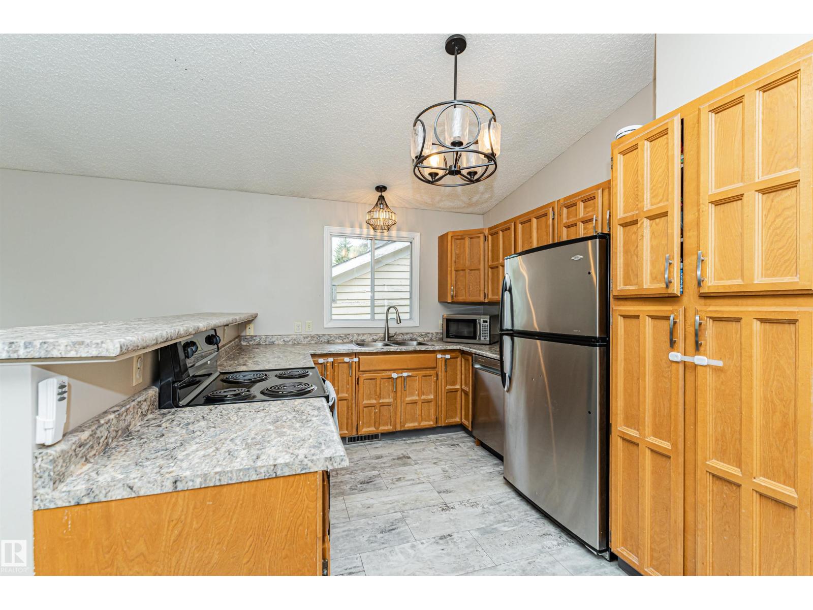 11013 81 AV NW - 7