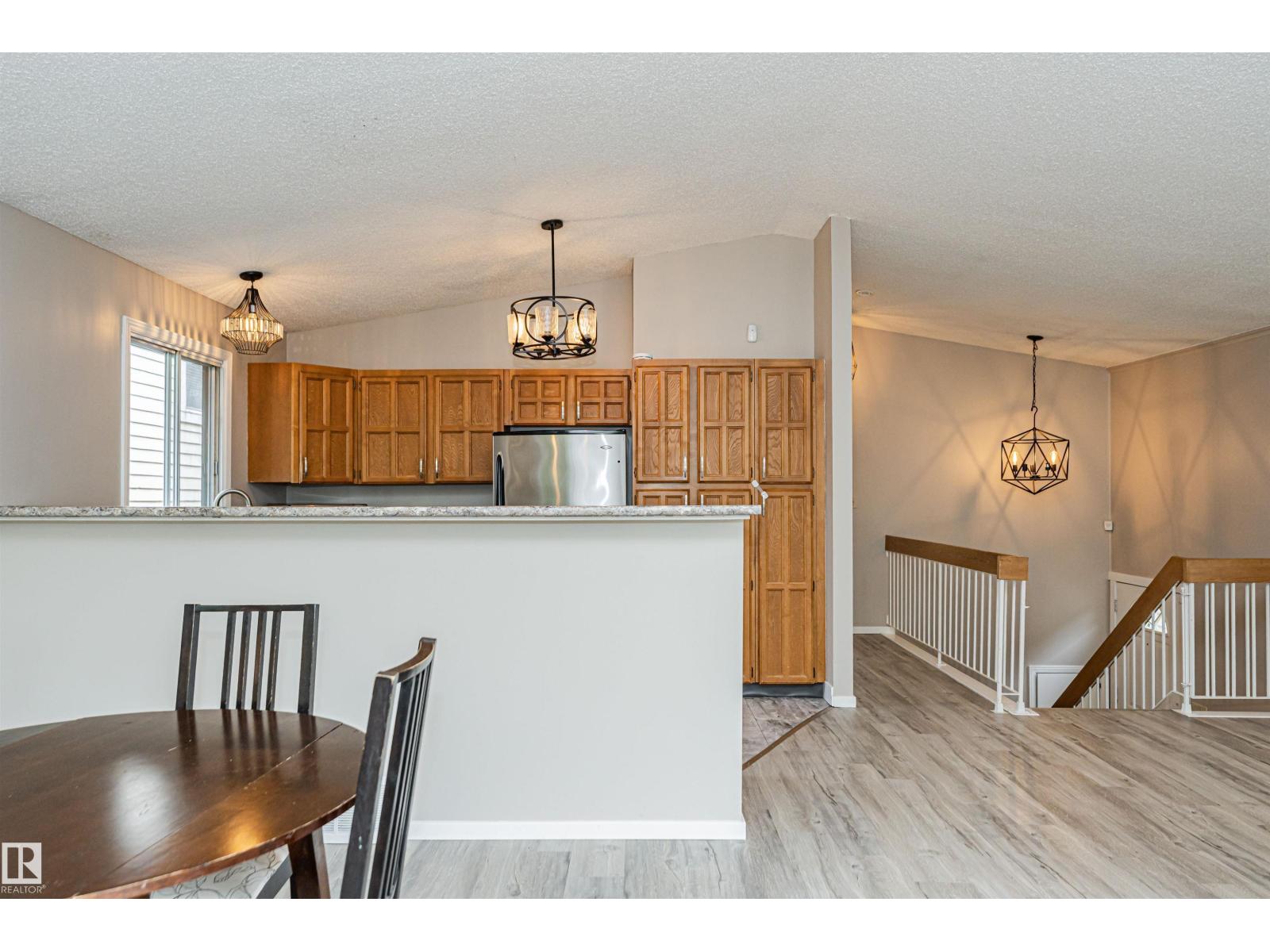 11013 81 AV NW - 9