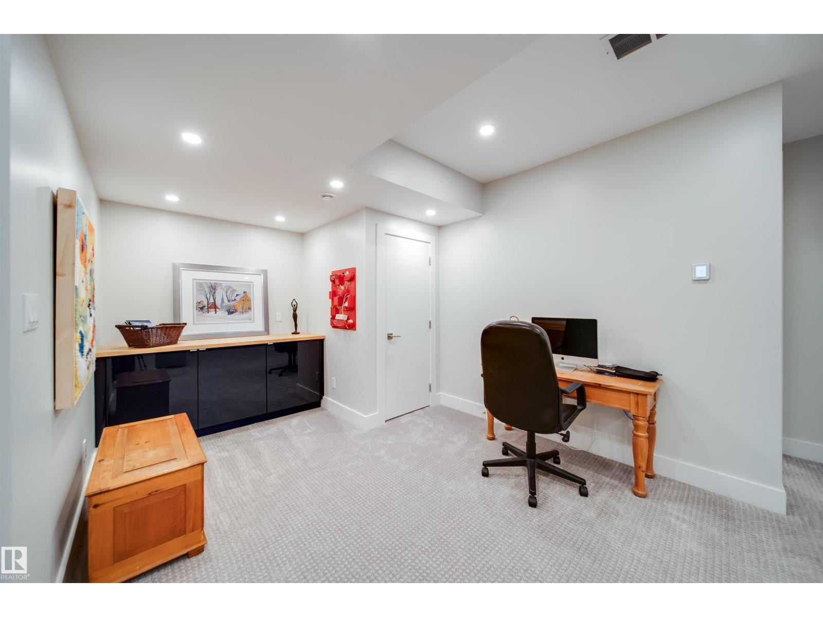 10823 67 AV NW - 29
