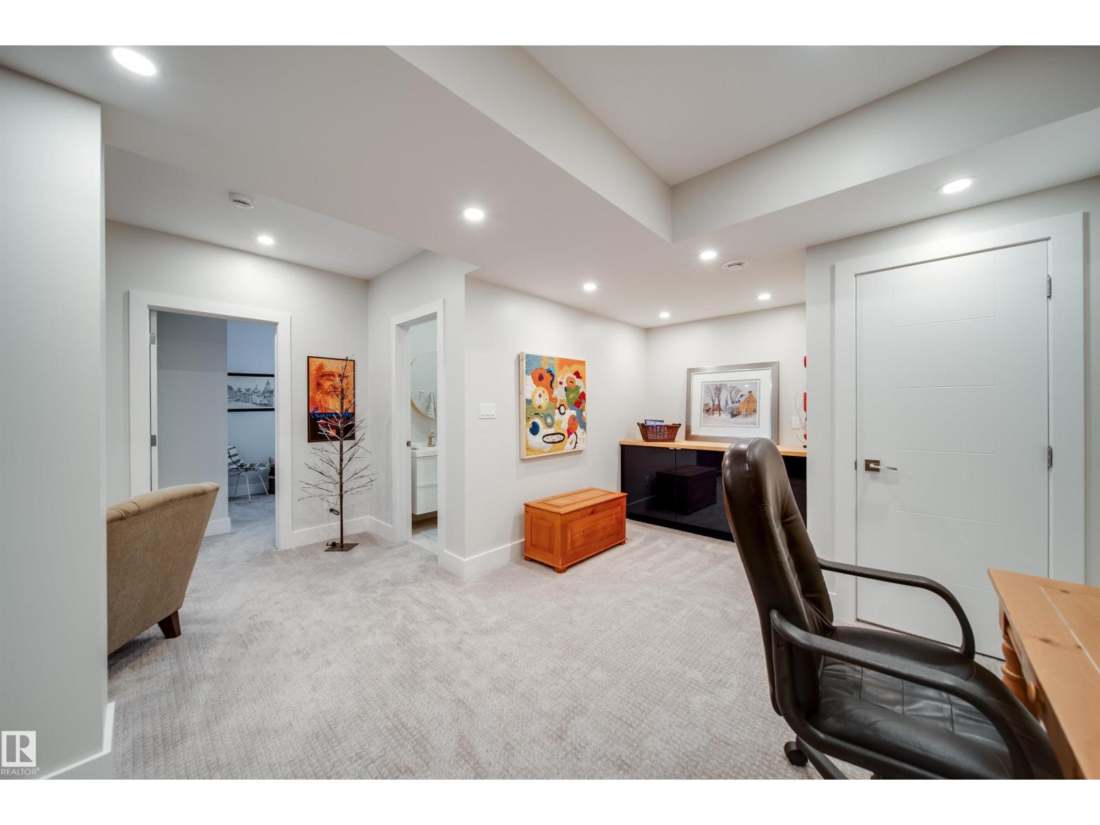10823 67 AV NW - 28