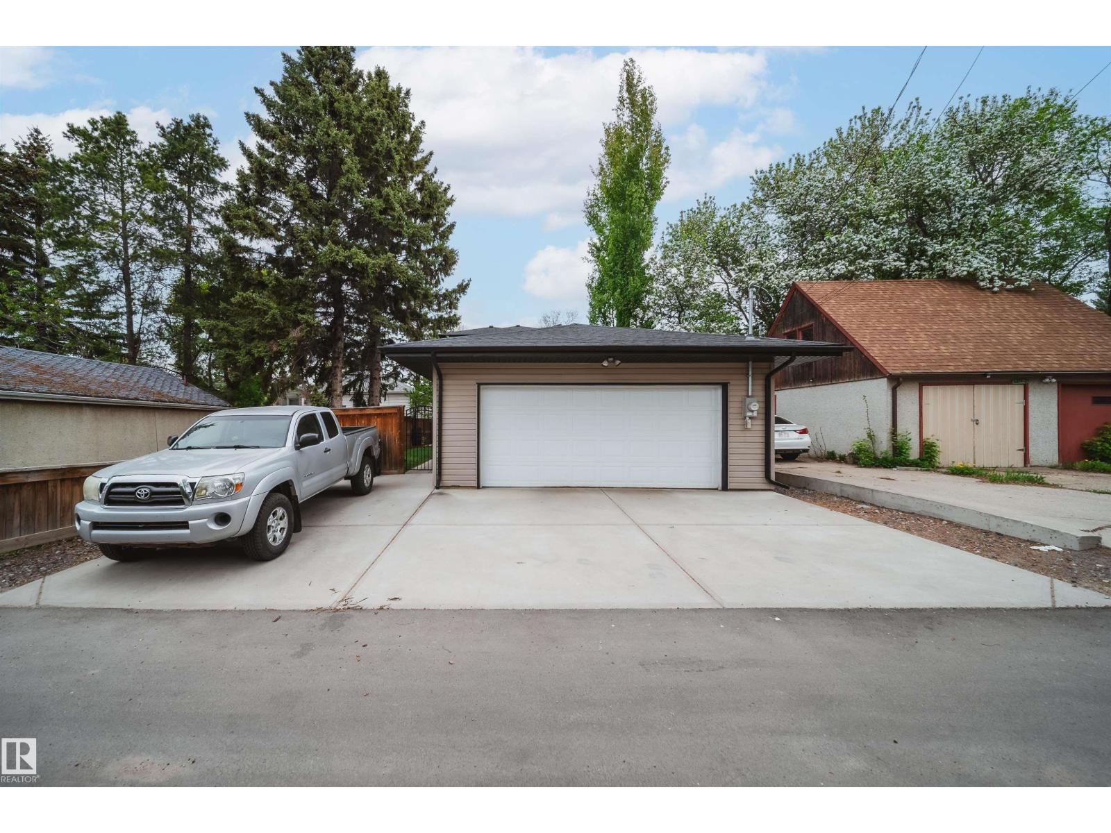 10823 67 AV NW - 53