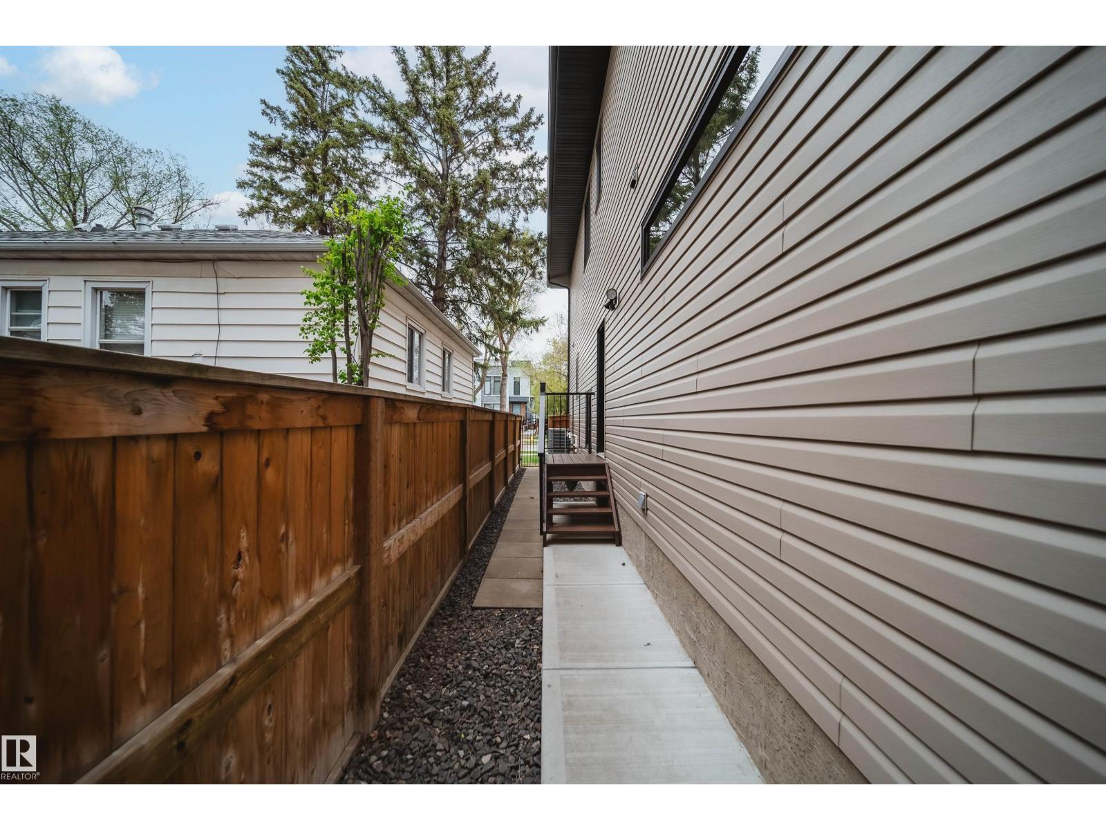 10823 67 AV NW - 42