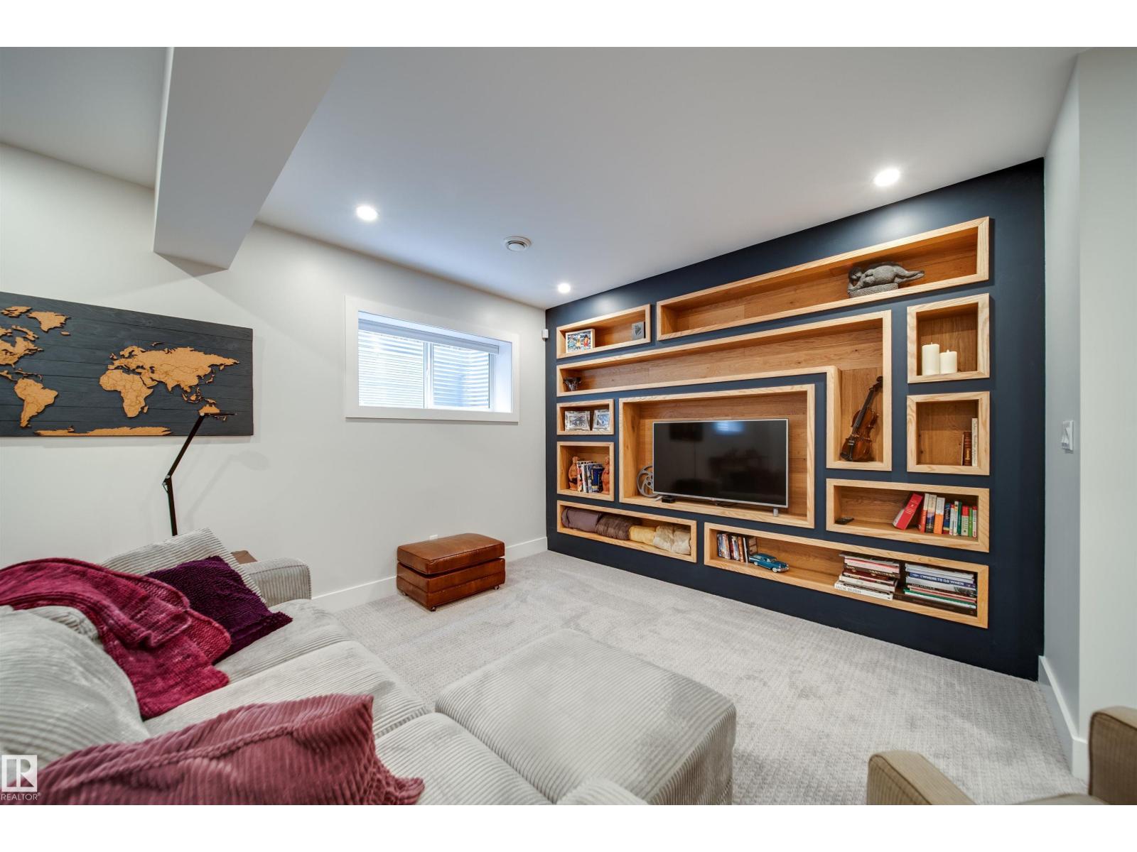 10823 67 AV NW - 25