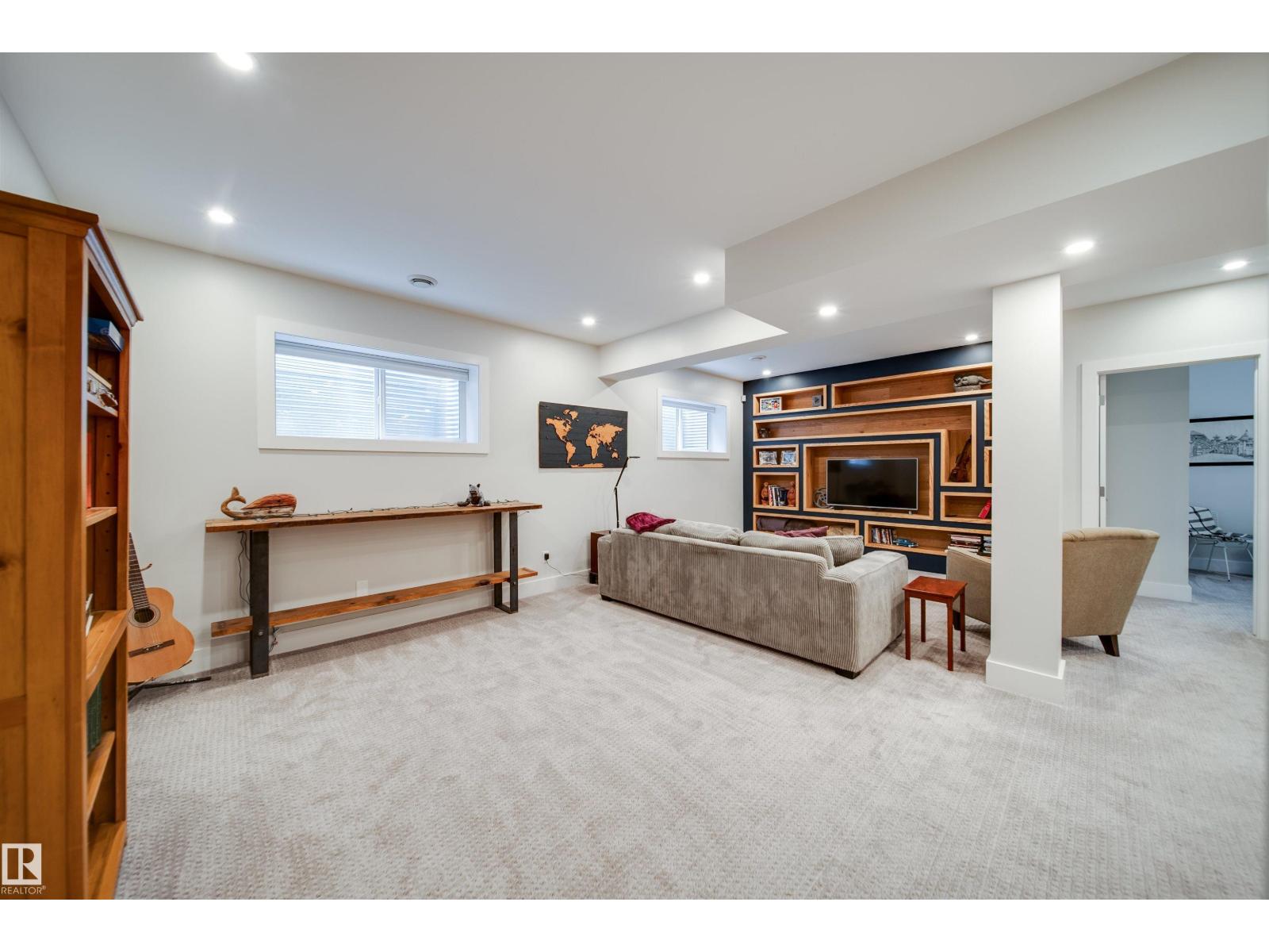 10823 67 AV NW - 22